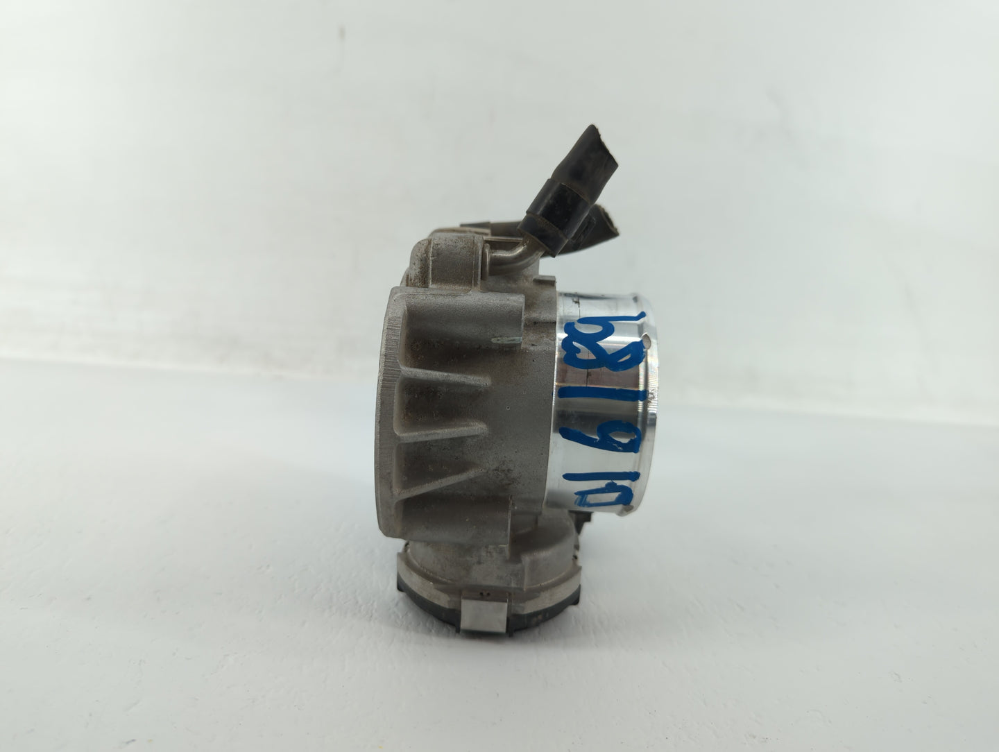 2012-2015 Kia Sorento Throttle Body P/N:35100-2G700 Fits Fits 2011 2012 2013 2014 2015 2016 OEM Used Auto Parts - Oemusedaut