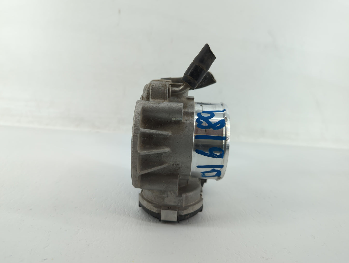 2012-2015 Kia Sorento Throttle Body P/N:35100-2G700 Fits Fits 2011 2012 2013 2014 2015 2016 OEM Used Auto Parts - Oemusedaut
