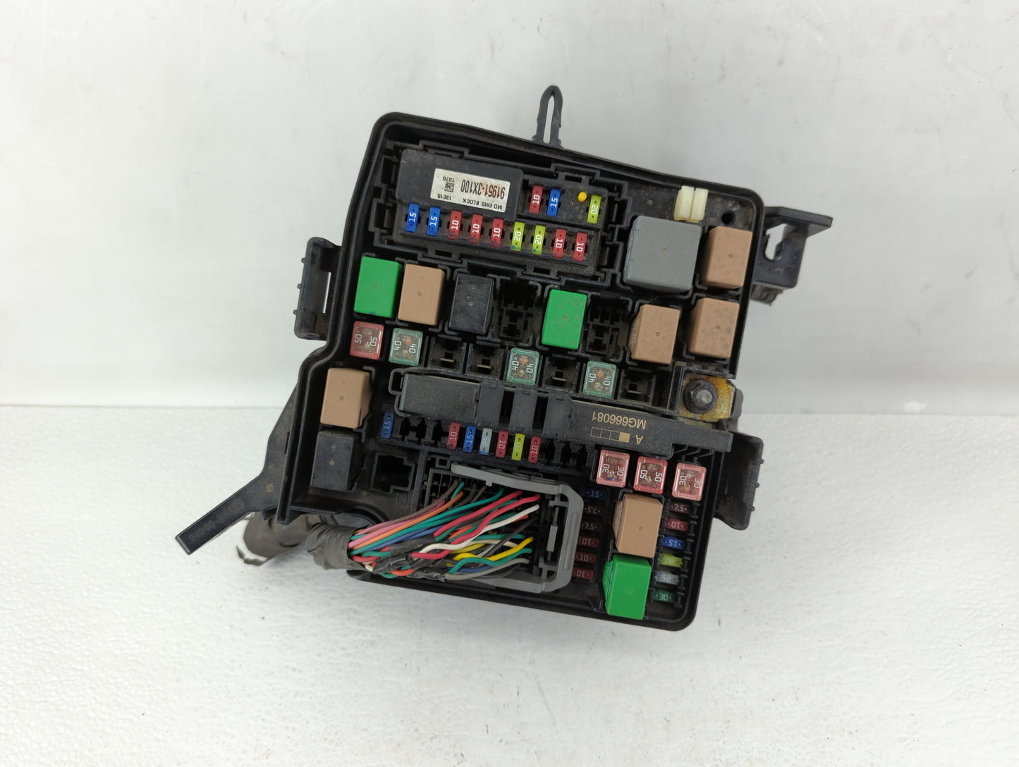 2014-2015 Kia Sorento Fusebox Fuse Box Panel Relay Module P/N:91941-2P520QQK Fits Fits 2014 2015 OEM Used Auto Parts - Oemus