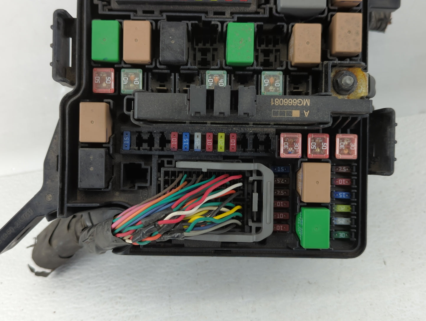 2014-2015 Kia Sorento Fusebox Fuse Box Panel Relay Module P/N:91941-2P520QQK Fits Fits 2014 2015 OEM Used Auto Parts - Oemus