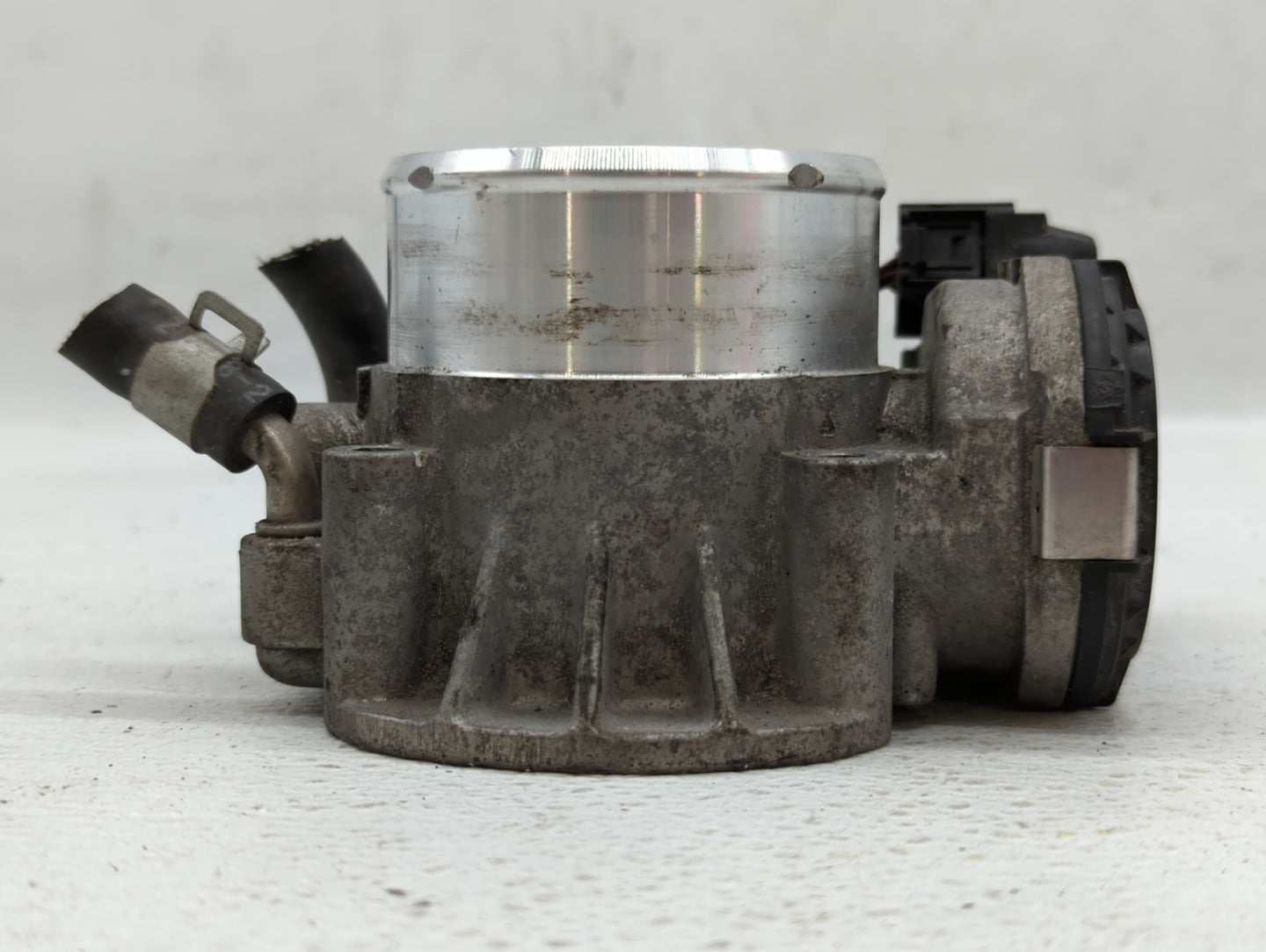2012-2015 Kia Sorento Throttle Body P/N:35100-2G700 Fits Fits 2011 2012 2013 2014 2015 2016 OEM Used Auto Parts - Oemusedaut