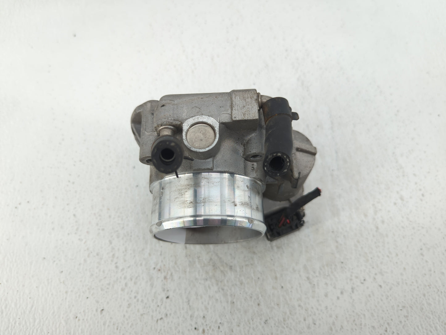2012-2015 Kia Sorento Throttle Body P/N:35100-2G700 Fits Fits 2011 2012 2013 2014 2015 2016 OEM Used Auto Parts - Oemusedaut