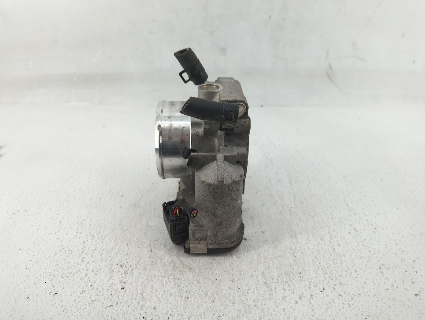 2012-2015 Kia Sorento Throttle Body P/N:35100-2G700 Fits Fits 2011 2012 2013 2014 2015 2016 OEM Used Auto Parts - Oemusedaut
