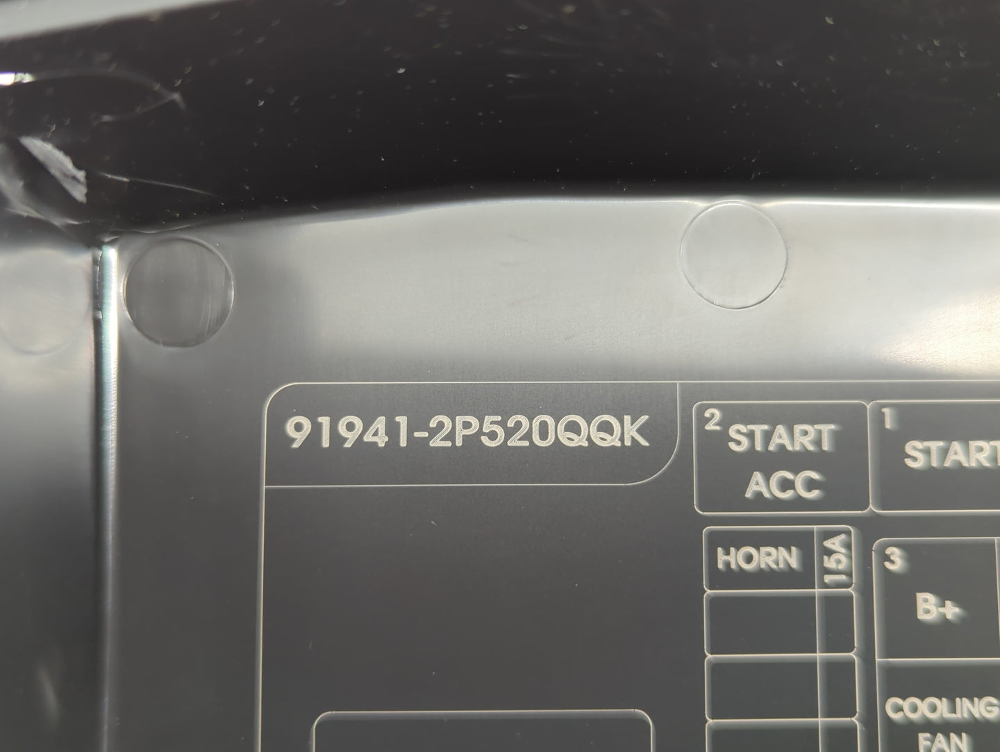 2014-2015 Kia Sorento Fusebox Fuse Box Panel Relay Module P/N:91941-2P520QQK Fits Fits 2014 2015 OEM Used Auto Parts - Oemus