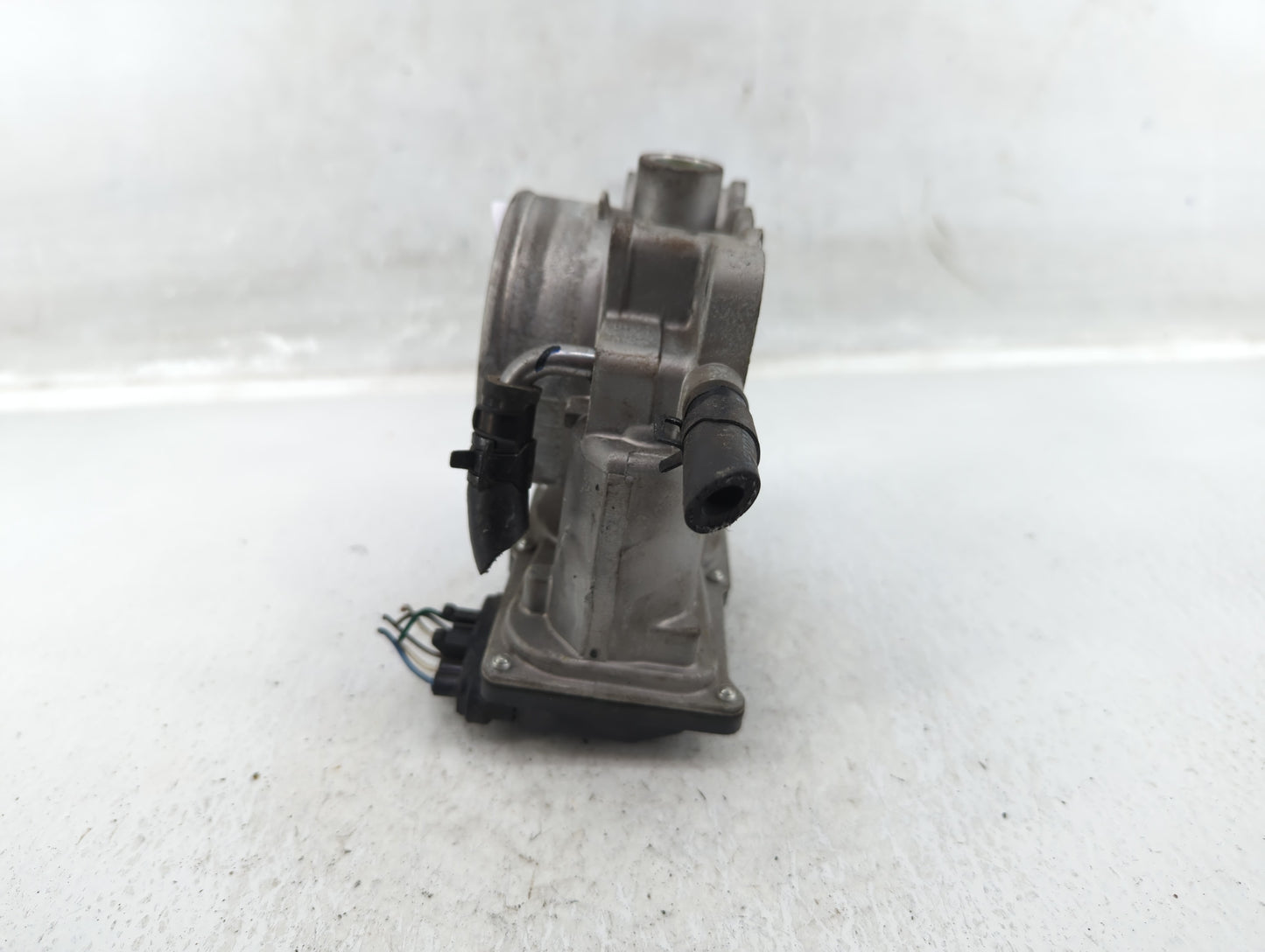 2014-2018 Kia Sorento Throttle Body P/N:35100-3CAA0 Fits Fits 2012 2013 2014 2015 2016 2017 2018 OEM Used Auto Parts - Oemus
