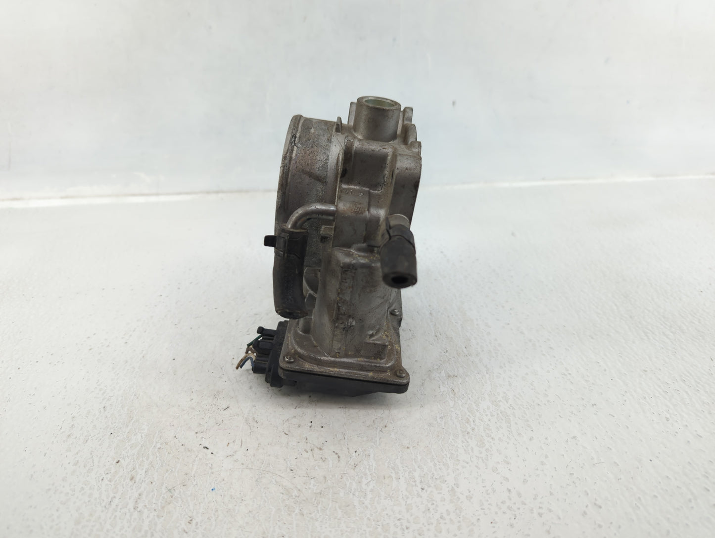 2014-2018 Kia Sorento Throttle Body P/N:4DR-3.3L V6 DOHC 24V Fits Fits 2012 2013 2014 2015 2016 2017 2018 OEM Used Auto Part