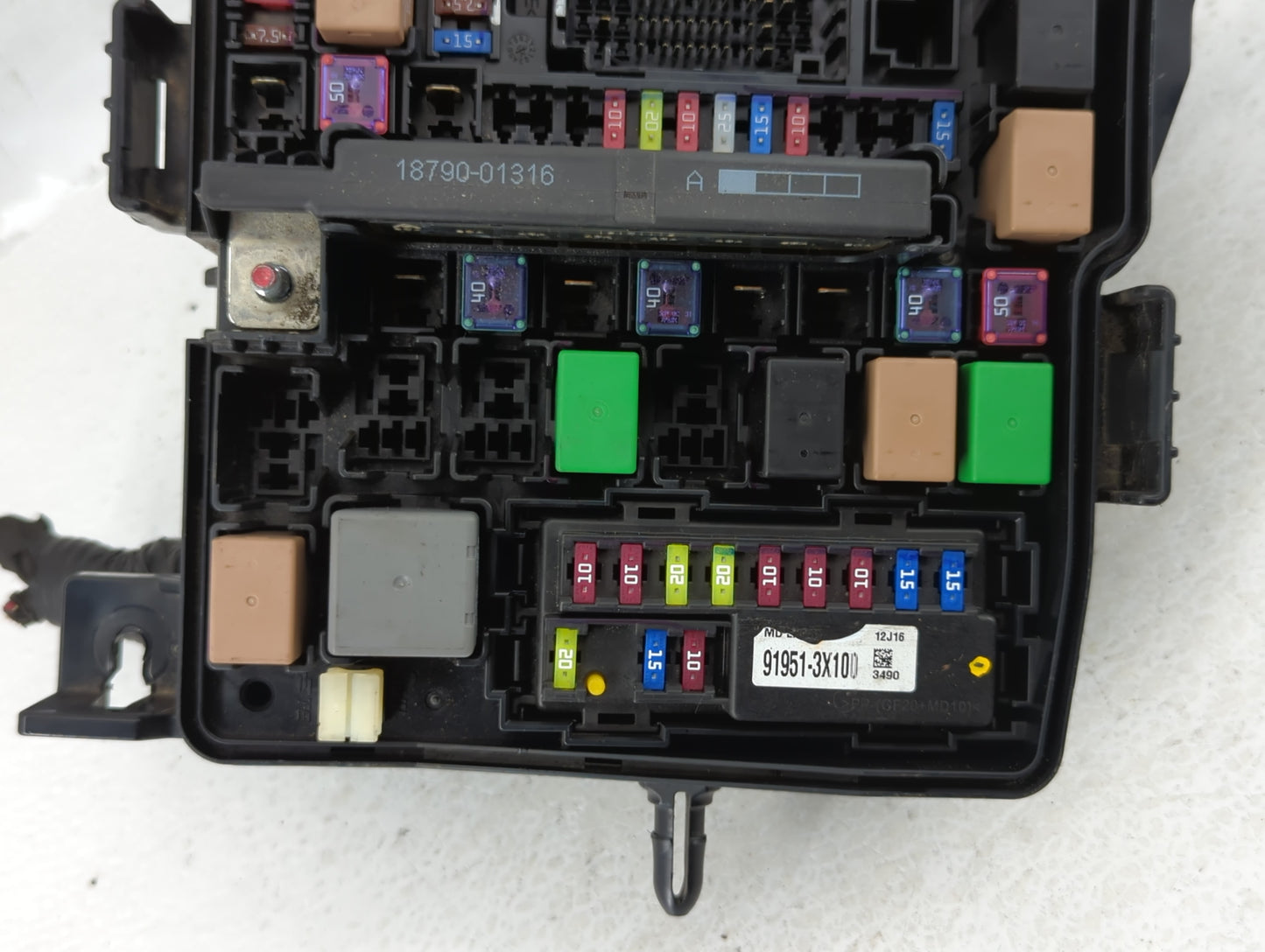 2014-2015 Kia Sorento Fusebox Fuse Box Panel Relay Module P/N:91941-2P520 Fits Fits 2014 2015 OEM Used Auto Parts - Oemuseda