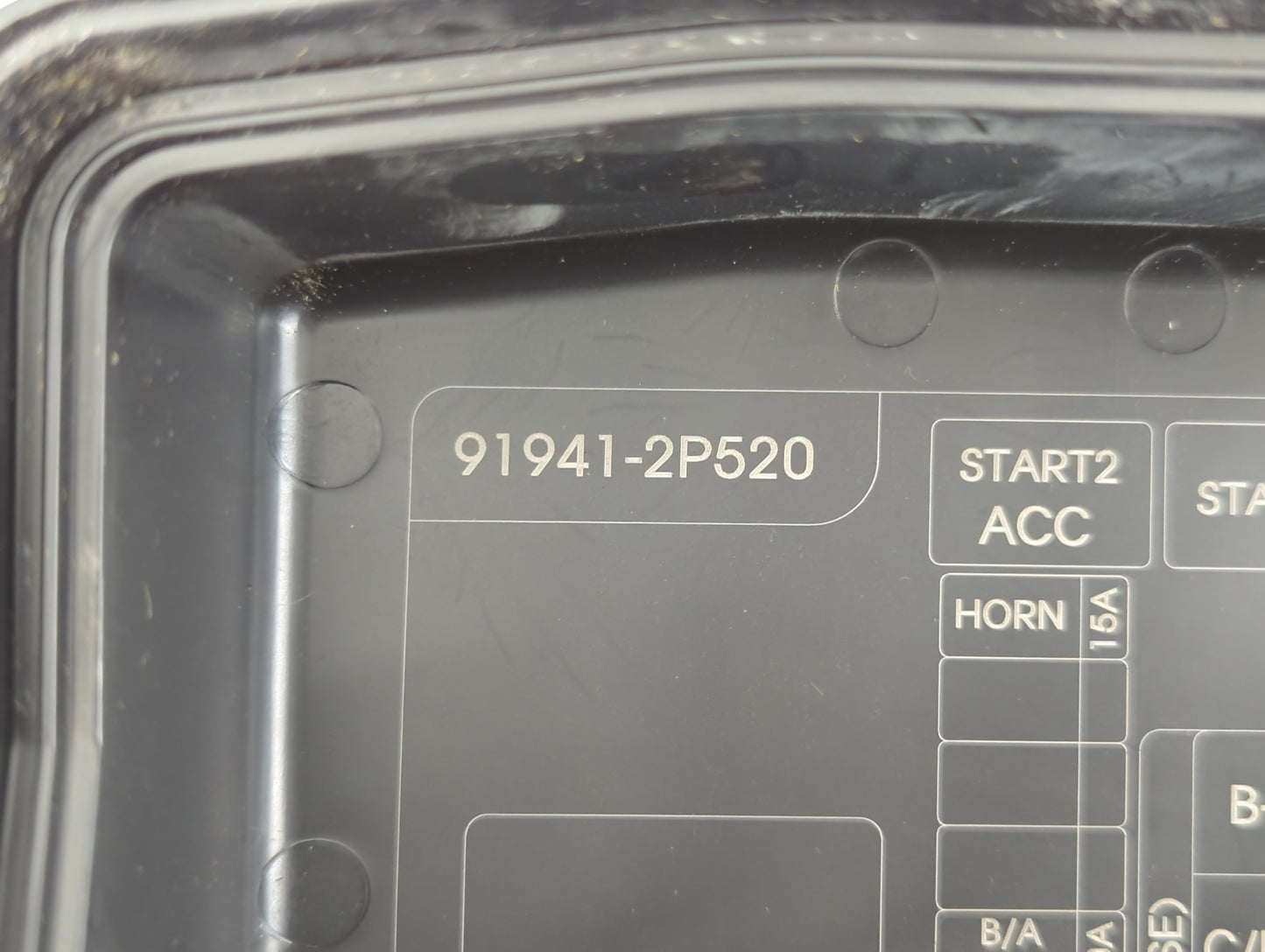 2014-2015 Kia Sorento Fusebox Fuse Box Panel Relay Module P/N:91941-2P520 Fits Fits 2014 2015 OEM Used Auto Parts - Oemuseda