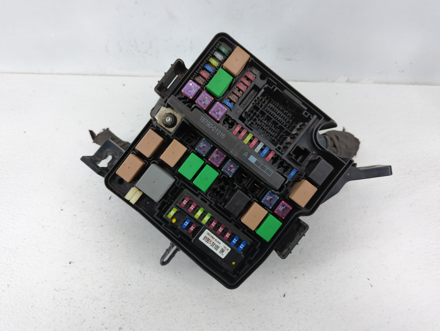 2014-2015 Kia Sorento Fusebox Fuse Box Panel Relay Module P/N:91941-2P520 Fits Fits 2014 2015 OEM Used Auto Parts - Oemuseda