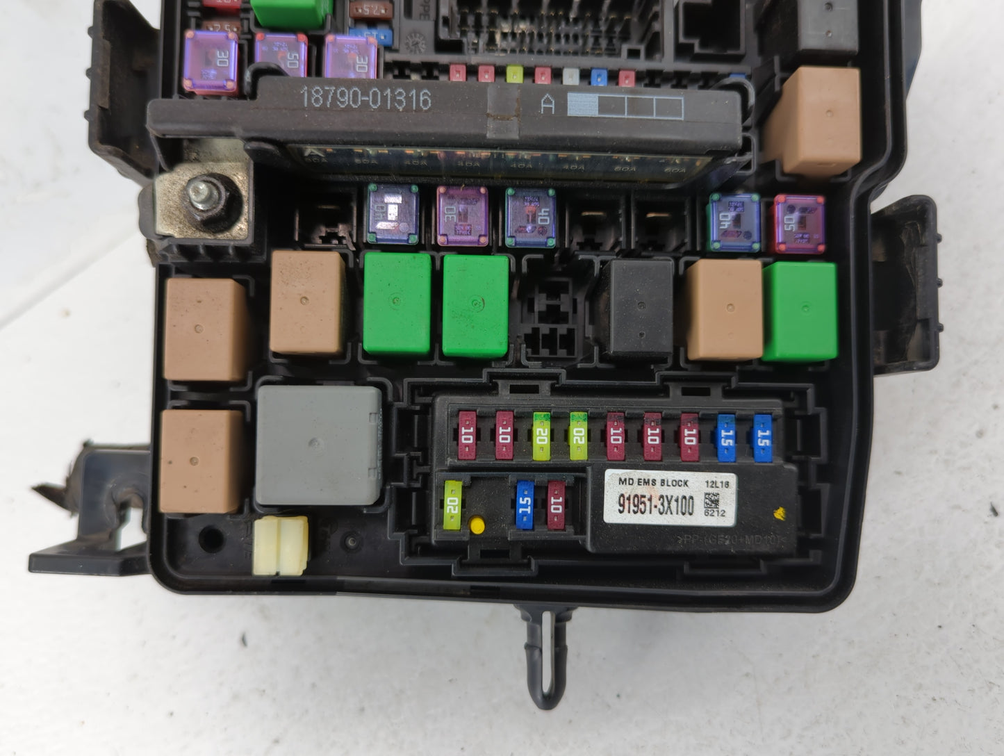 2014-2015 Kia Sorento Fusebox Fuse Box Panel Relay Module P/N:91941-2P520 Fits Fits 2014 2015 OEM Used Auto Parts - Oemuseda