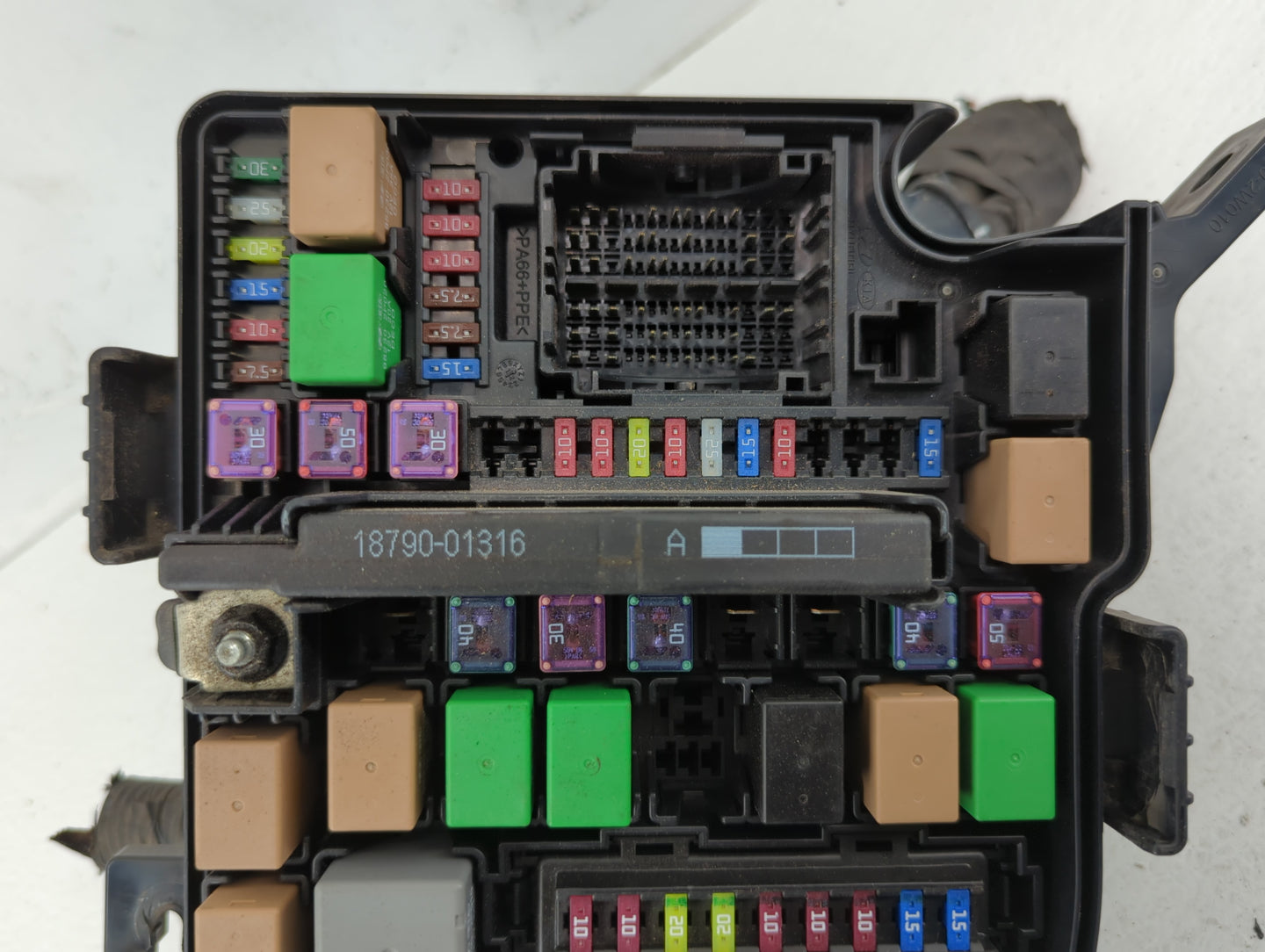 2014-2015 Kia Sorento Fusebox Fuse Box Panel Relay Module P/N:91941-2P520 Fits Fits 2014 2015 OEM Used Auto Parts - Oemuseda