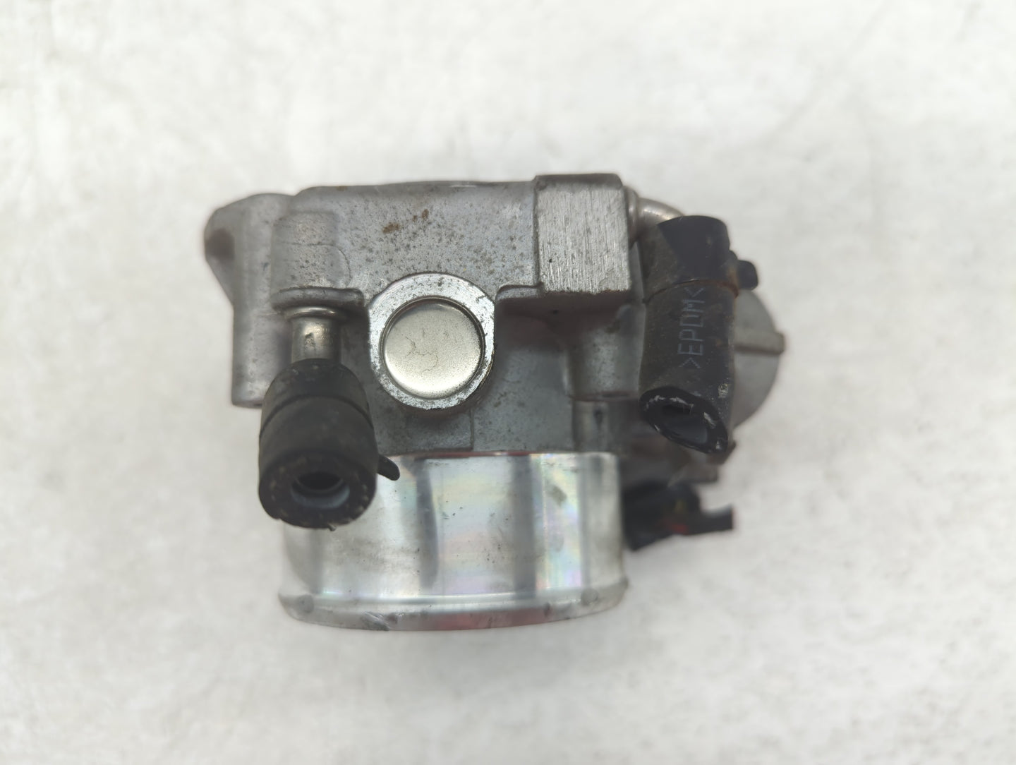 2012-2015 Kia Sorento Throttle Body P/N:35100-2G700 Fits Fits 2011 2012 2013 2014 2015 2016 OEM Used Auto Parts - Oemusedaut