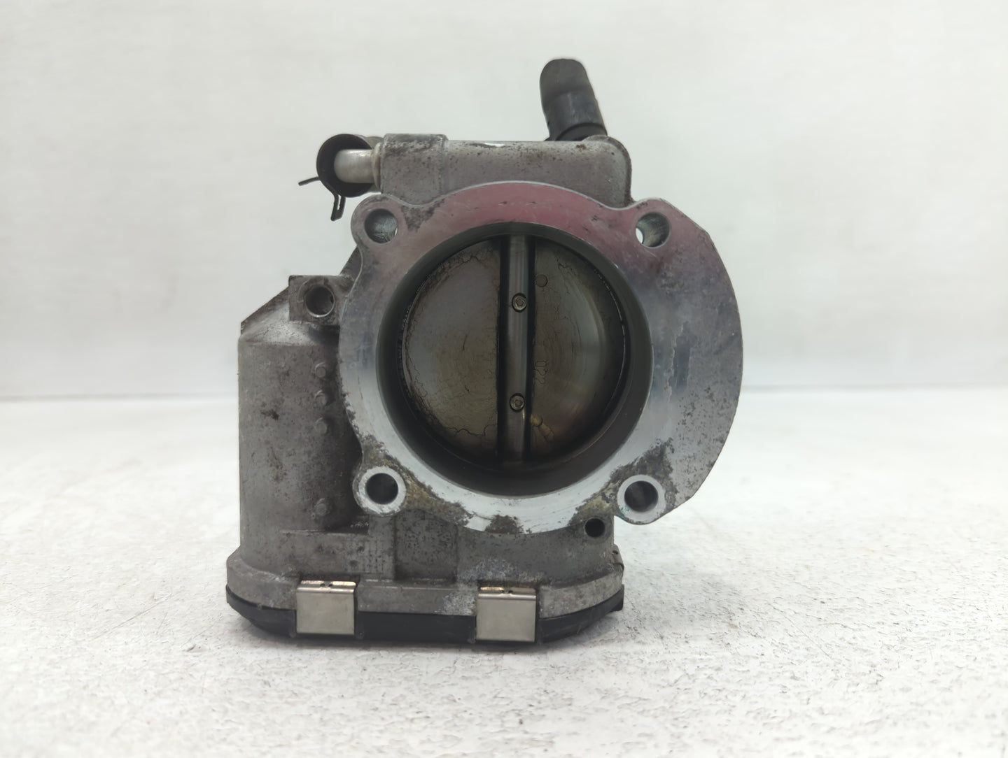 2012-2015 Kia Sorento Throttle Body P/N:35100-2G700 Fits Fits 2011 2012 2013 2014 2015 2016 OEM Used Auto Parts - Oemusedaut