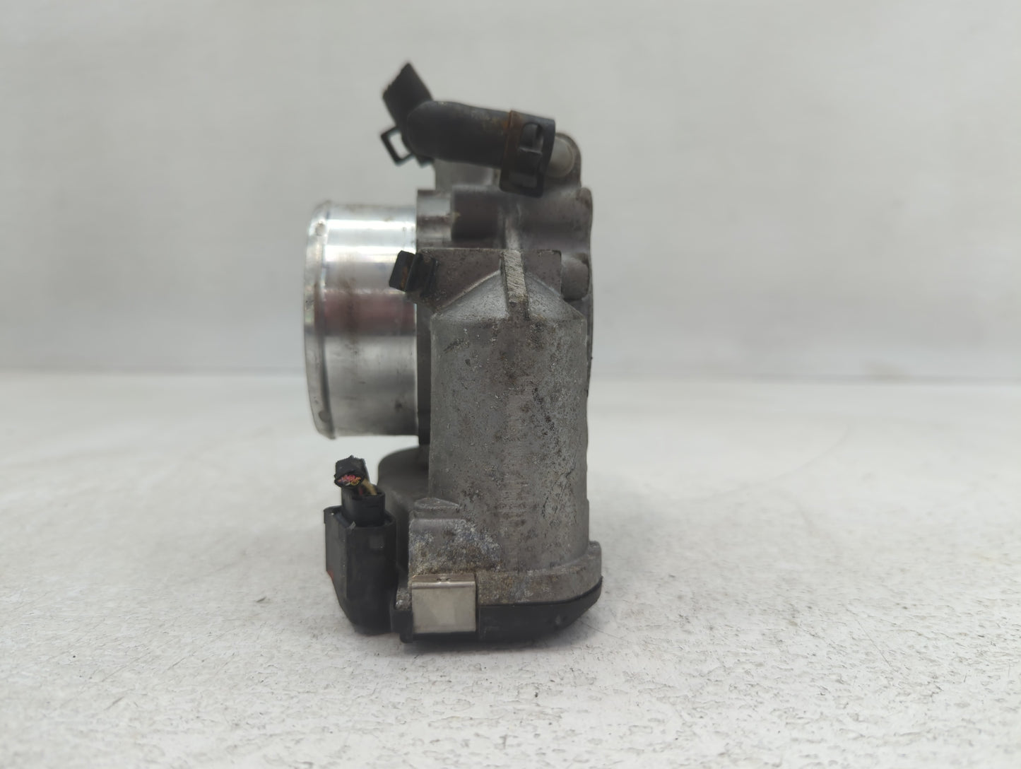 2012-2015 Kia Sorento Throttle Body P/N:35100-2G700 Fits Fits 2011 2012 2013 2014 2015 2016 OEM Used Auto Parts - Oemusedaut