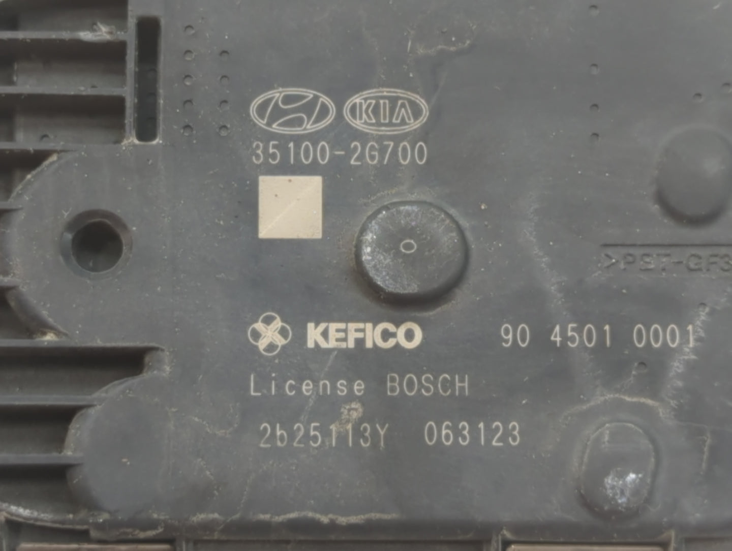 2012-2015 Kia Sorento Throttle Body P/N:35100-2G700 Fits Fits 2011 2012 2013 2014 2015 2016 OEM Used Auto Parts - Oemusedaut