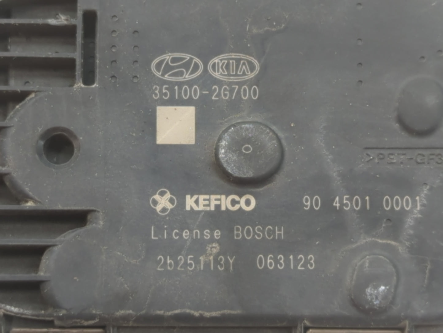 2012-2015 Kia Sorento Throttle Body P/N:35100-2G700 Fits Fits 2011 2012 2013 2014 2015 2016 OEM Used Auto Parts - Oemusedaut