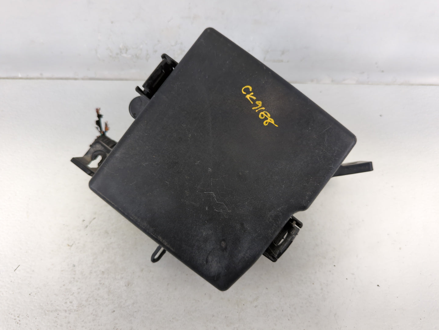 2014-2015 Kia Sorento Fusebox Fuse Box Panel Relay Module P/N:91941-2P520 Fits Fits 2014 2015 OEM Used Auto Parts - Oemuseda