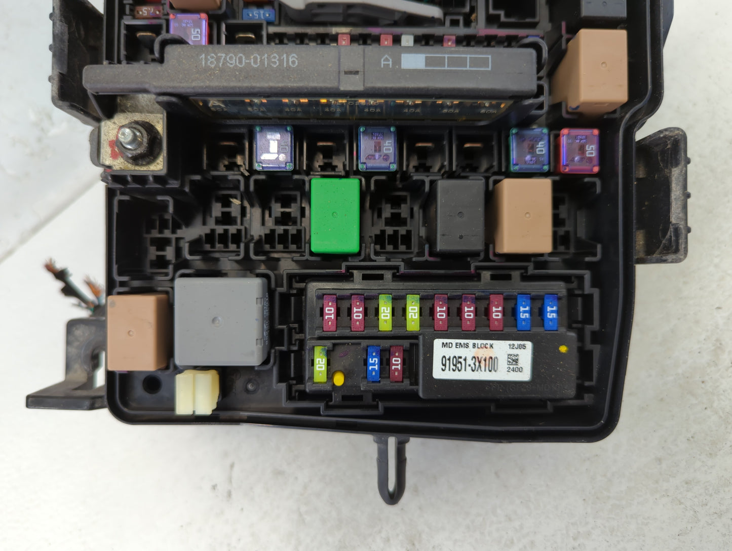 2014-2015 Kia Sorento Fusebox Fuse Box Panel Relay Module P/N:91941-2P520 Fits Fits 2014 2015 OEM Used Auto Parts - Oemuseda