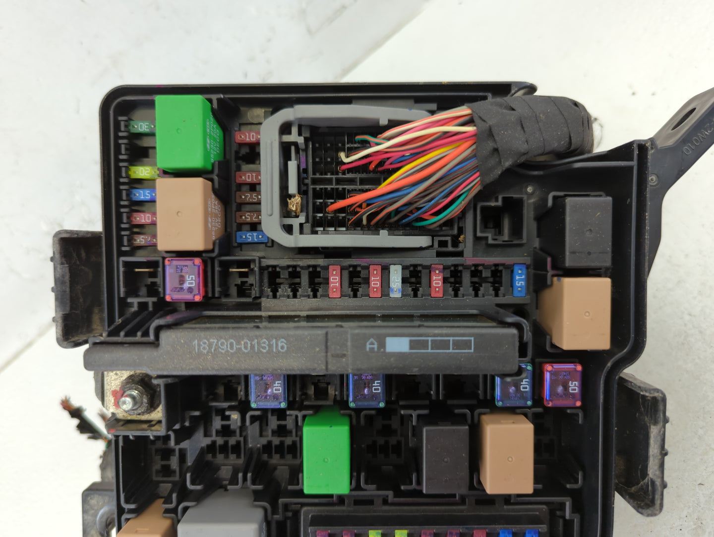 2014-2015 Kia Sorento Fusebox Fuse Box Panel Relay Module P/N:91941-2P520 Fits Fits 2014 2015 OEM Used Auto Parts - Oemuseda