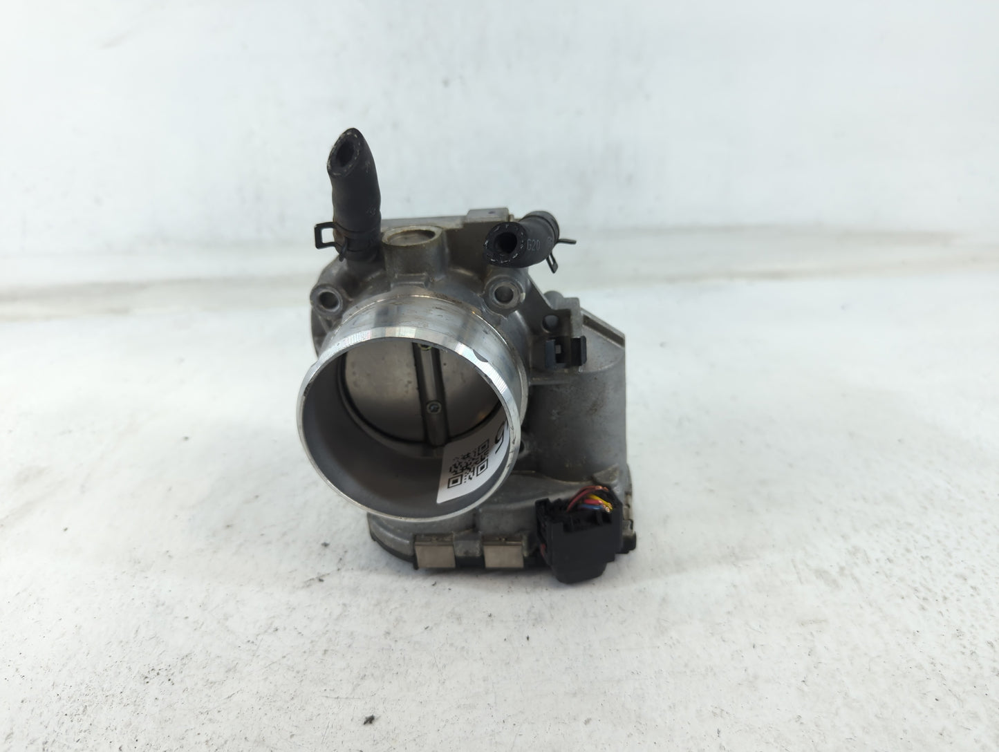 2012-2015 Kia Sorento Throttle Body P/N:35100-2G700 Fits Fits 2011 2012 2013 2014 2015 2016 OEM Used Auto Parts - Oemusedaut