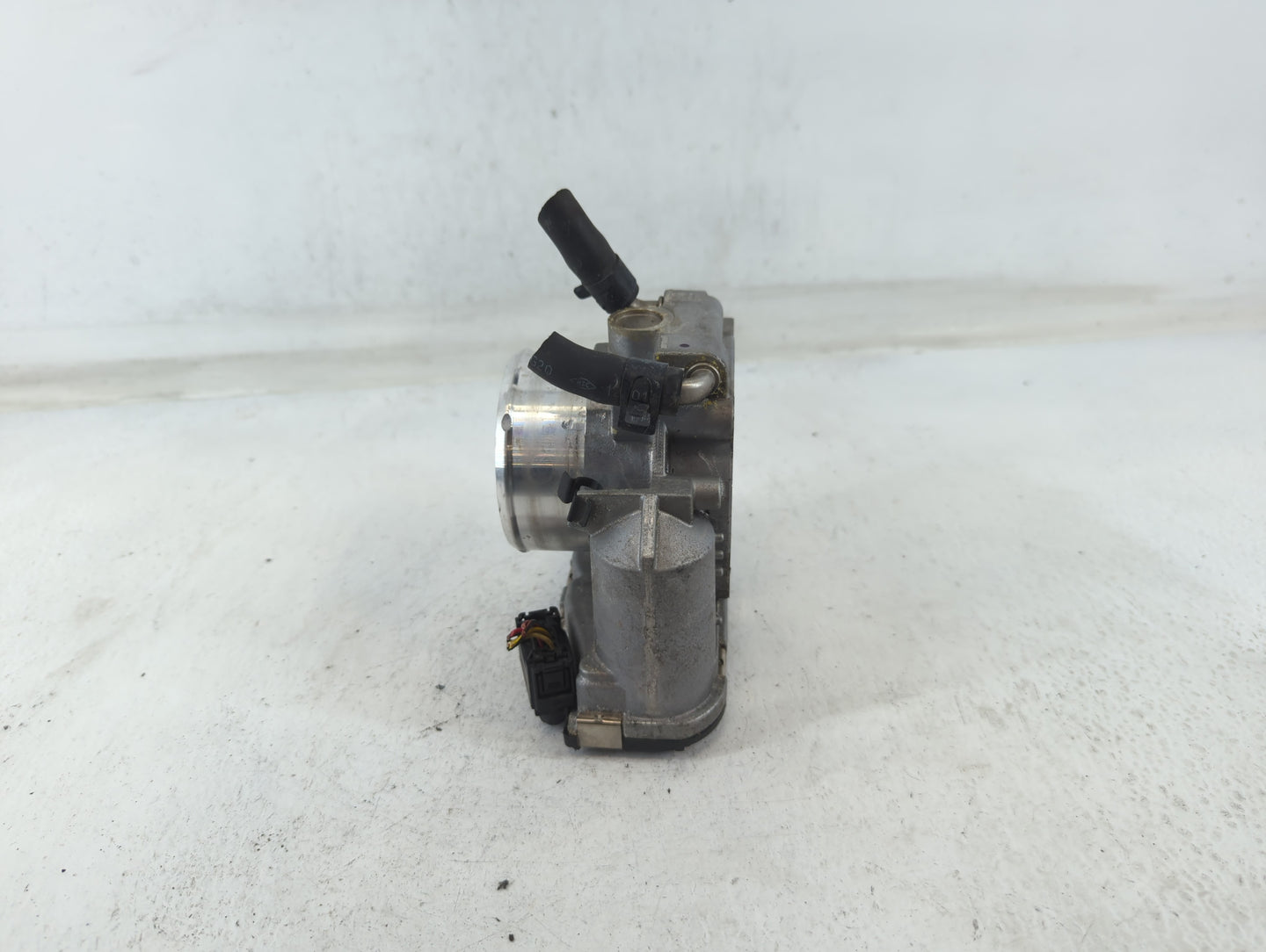 2012-2015 Kia Sorento Throttle Body P/N:35100-2G700 Fits Fits 2011 2012 2013 2014 2015 2016 OEM Used Auto Parts - Oemusedaut