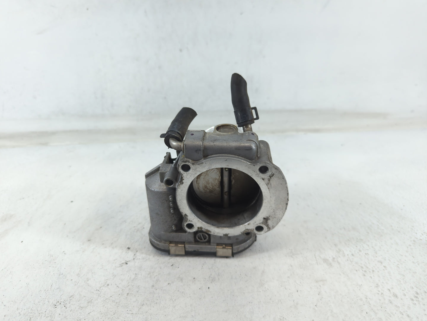 2012-2015 Kia Sorento Throttle Body P/N:35100-2G700 Fits Fits 2011 2012 2013 2014 2015 2016 OEM Used Auto Parts - Oemusedaut