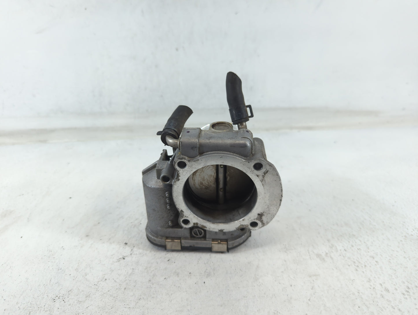2012-2015 Kia Sorento Throttle Body P/N:35100-2G700 Fits Fits 2011 2012 2013 2014 2015 2016 OEM Used Auto Parts - Oemusedaut