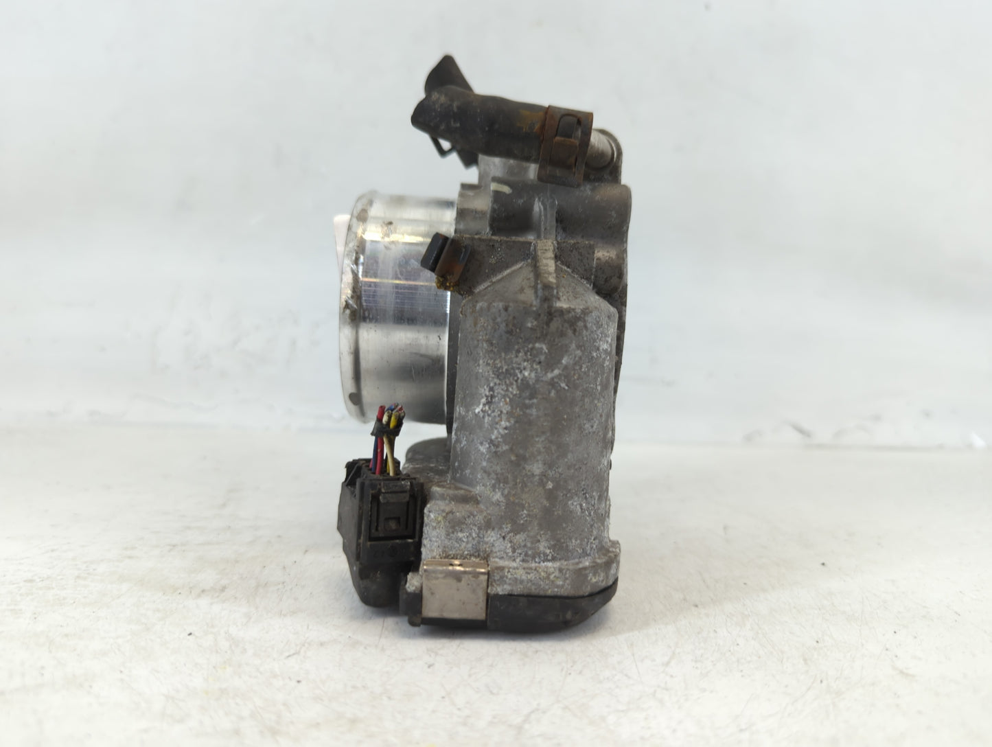 2012-2015 Kia Sorento Throttle Body P/N:35100-2G700 Fits Fits 2011 2012 2013 2014 2015 2016 OEM Used Auto Parts - Oemusedaut