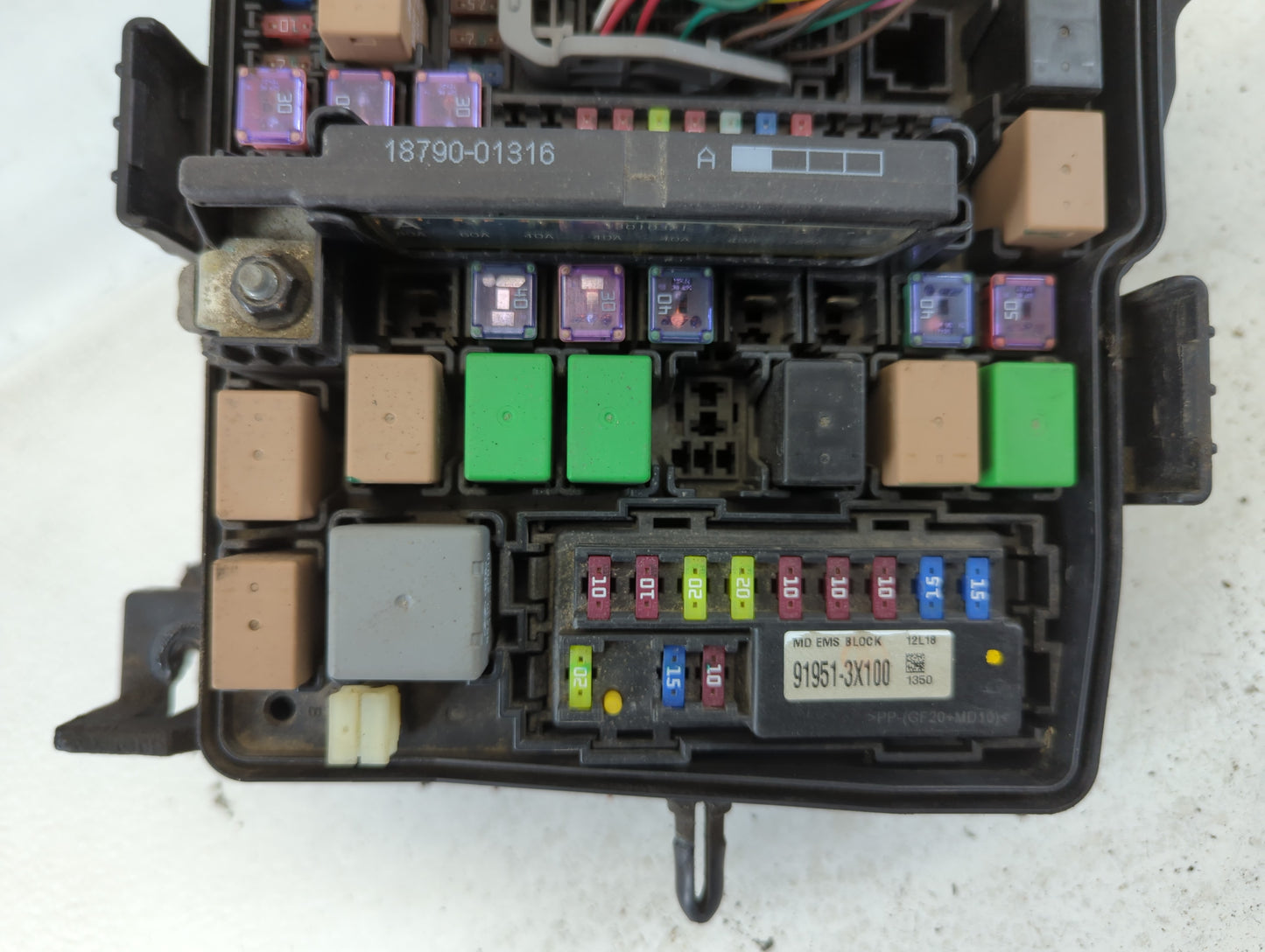 2014-2015 Kia Sorento Fusebox Fuse Box Panel Relay Module P/N:91941-2P520 Fits Fits 2014 2015 OEM Used Auto Parts - Oemuseda