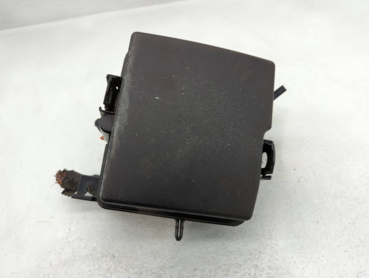 2014-2015 Kia Sorento Fusebox Fuse Box Panel Relay Module P/N:VS912501U222XA Fits Fits 2014 2015 OEM Used Auto Parts - Oemus