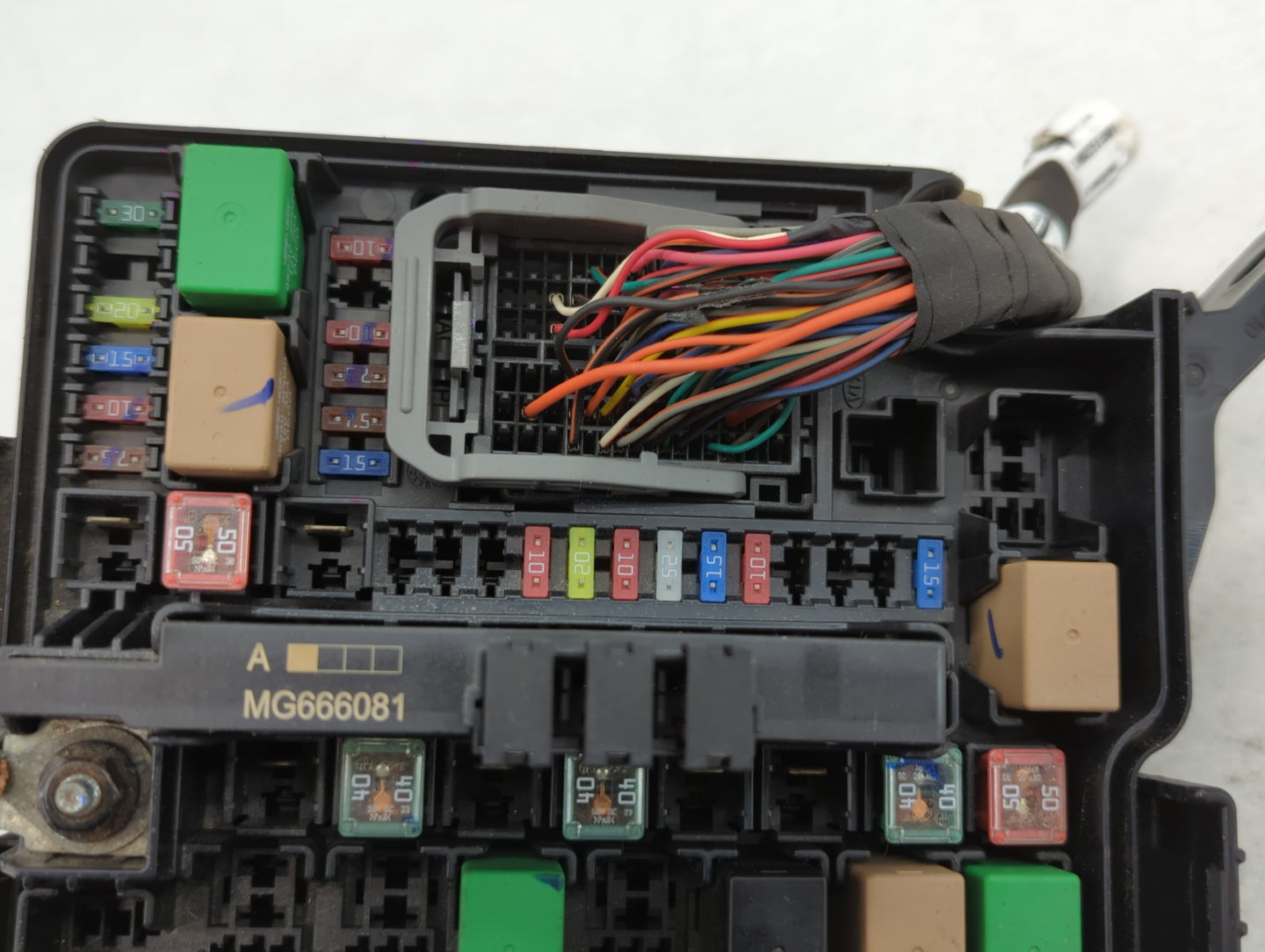 2014-2015 Kia Sorento Fusebox Fuse Box Panel Relay Module P/N:VS912501U222XA Fits Fits 2014 2015 OEM Used Auto Parts - Oemus