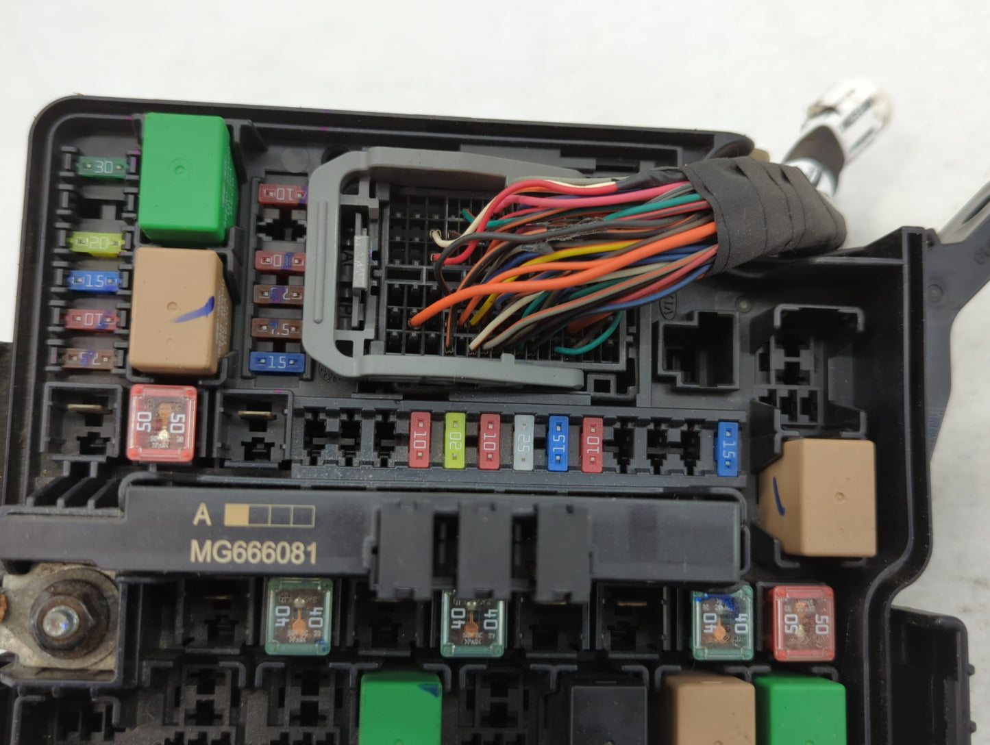2014-2015 Kia Sorento Fusebox Fuse Box Panel Relay Module P/N:VS912501U222XA Fits Fits 2014 2015 OEM Used Auto Parts - Oemus