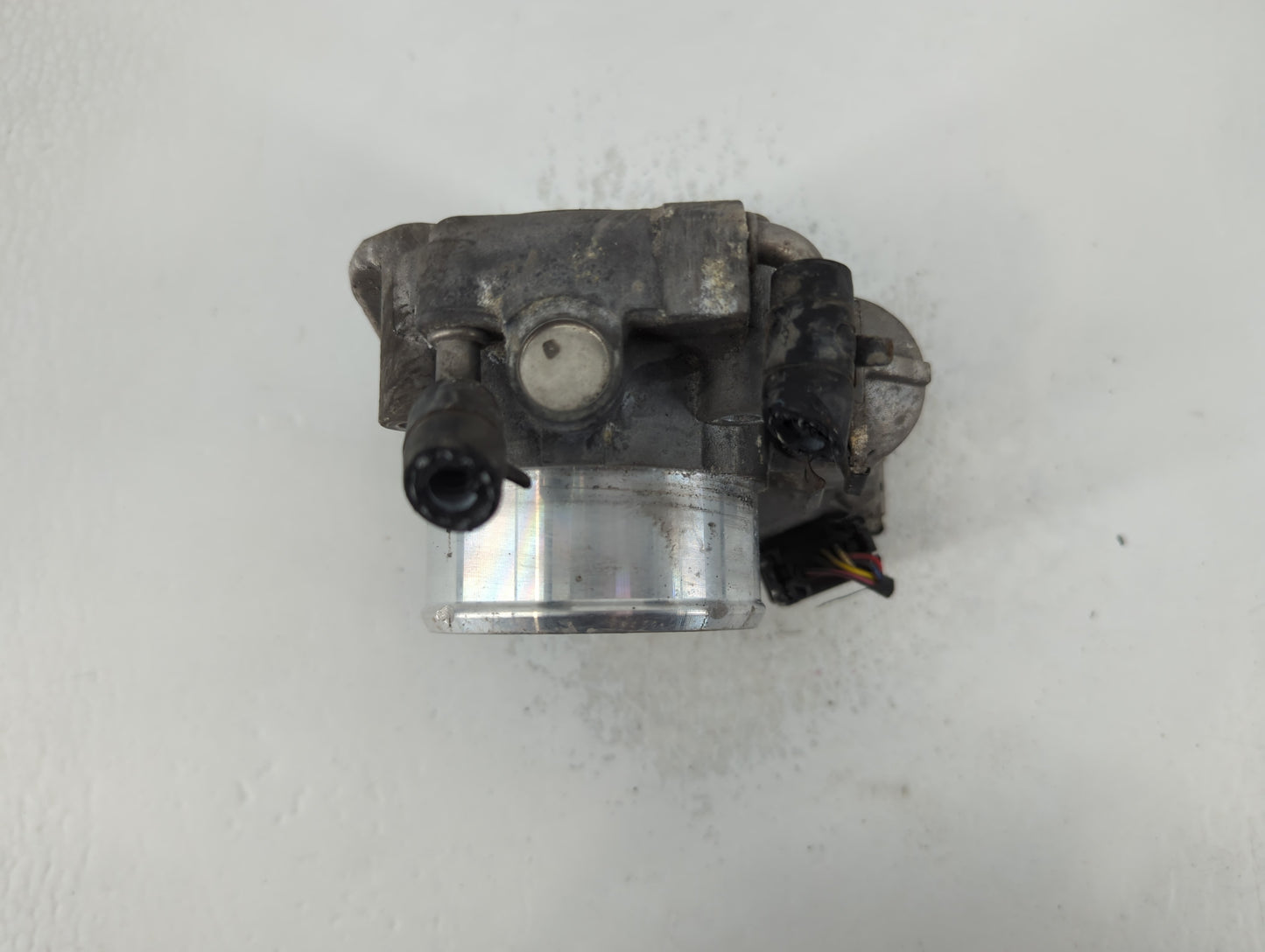 2012-2015 Kia Sorento Throttle Body P/N:35100-2G700 Fits Fits 2011 2012 2013 2014 2015 2016 OEM Used Auto Parts - Oemusedaut