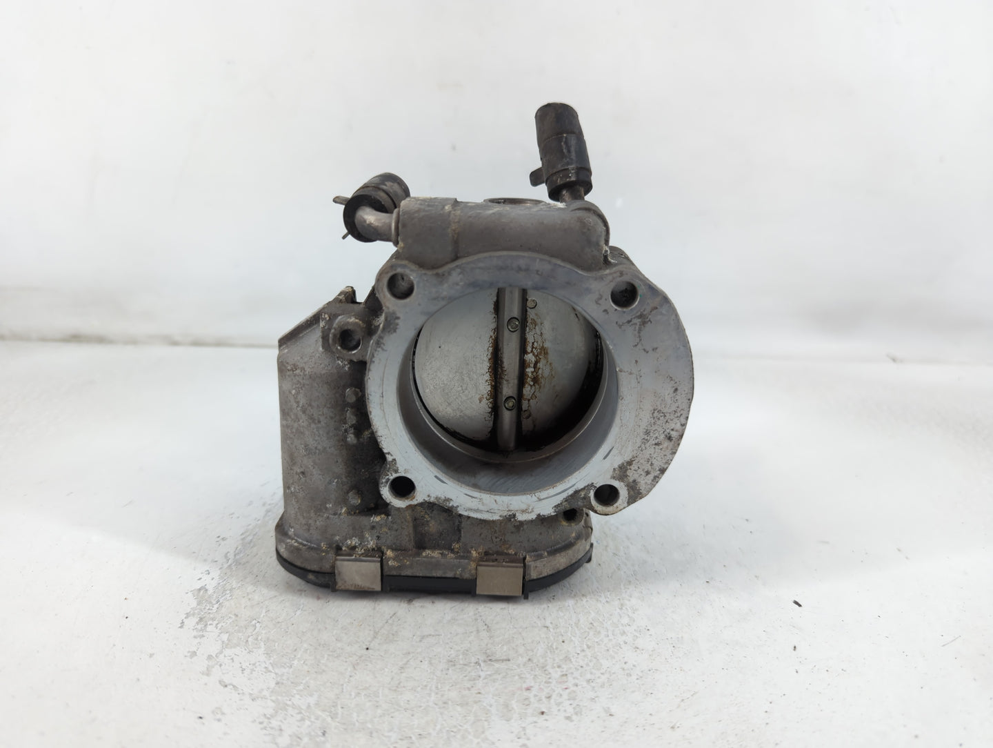 2012-2015 Kia Sorento Throttle Body P/N:35100-2G700 Fits Fits 2011 2012 2013 2014 2015 2016 OEM Used Auto Parts - Oemusedaut