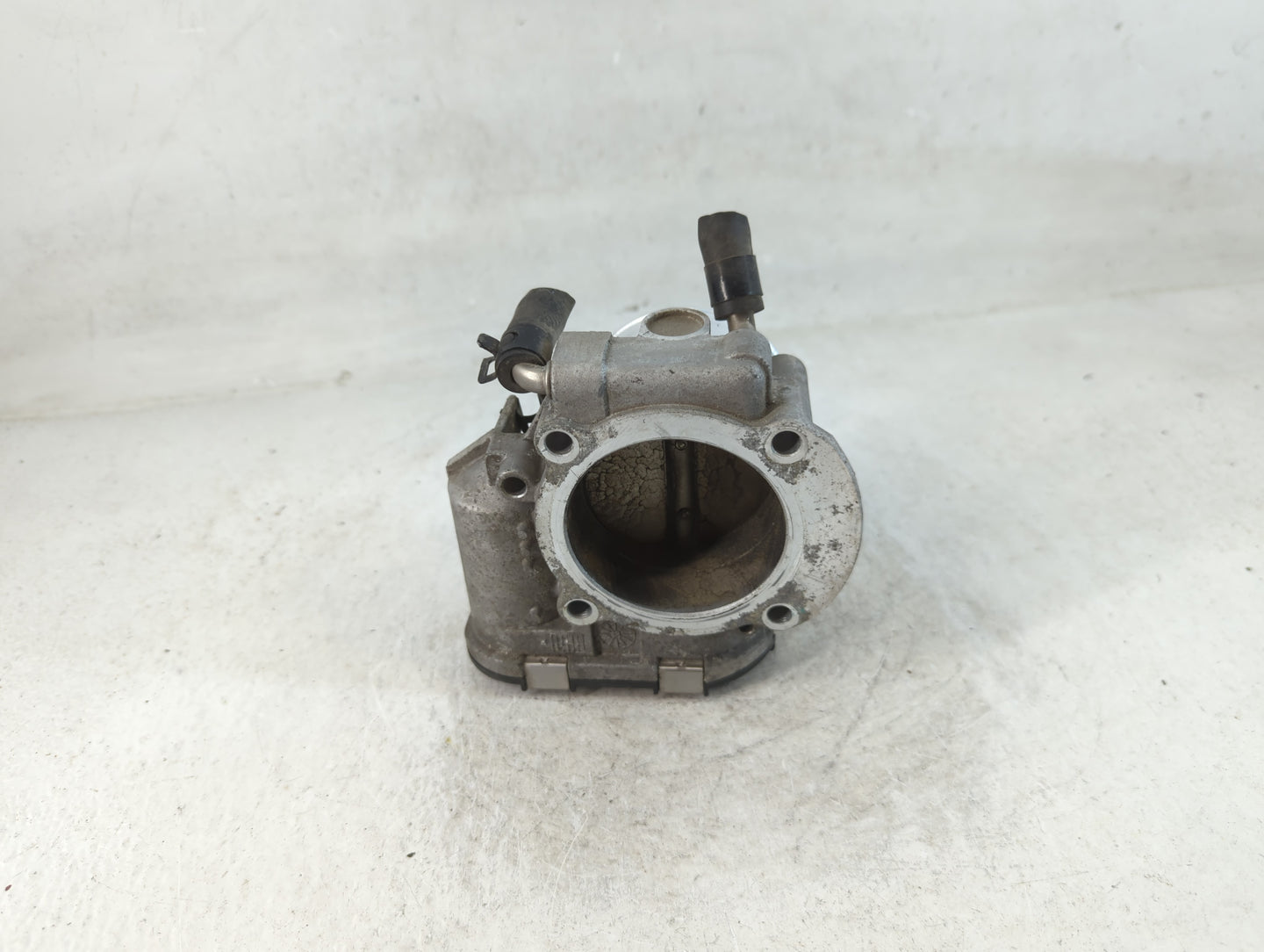 2012-2015 Kia Sorento Throttle Body P/N:35100-2G700 Fits Fits 2011 2012 2013 2014 2015 2016 OEM Used Auto Parts - Oemusedaut