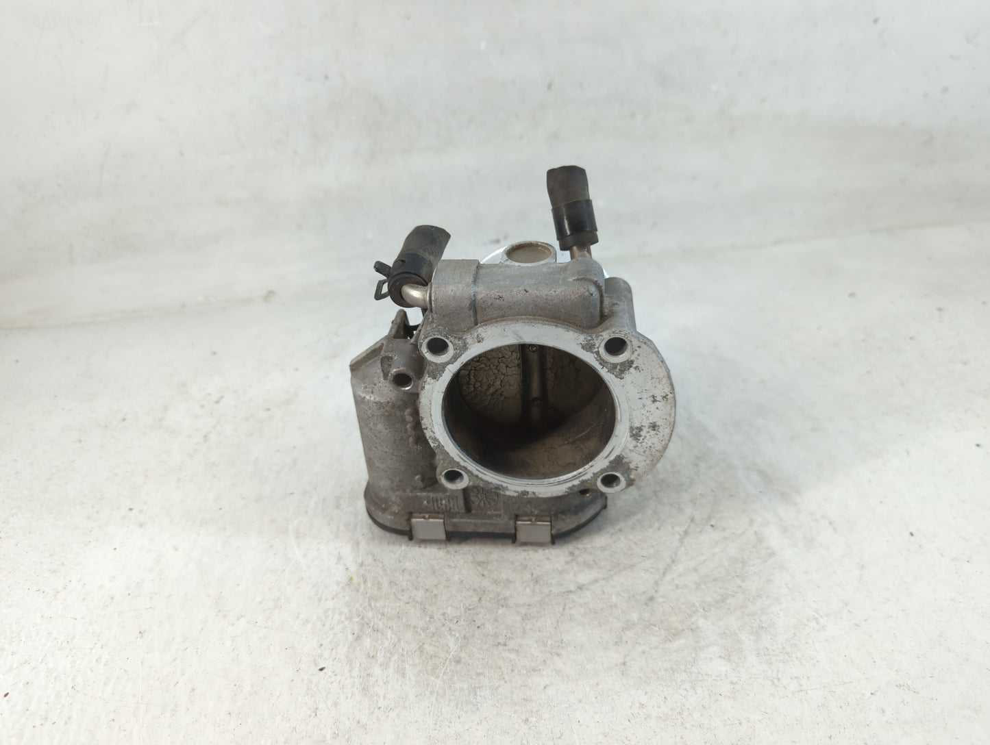 2012-2015 Kia Sorento Throttle Body P/N:35100-2G700 Fits Fits 2011 2012 2013 2014 2015 2016 OEM Used Auto Parts - Oemusedaut