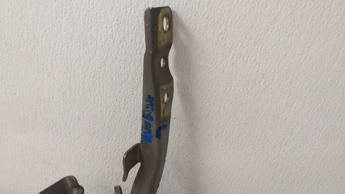 2014 Kia Sorento Driver Hood Hinge - Oemusedautoparts1.com