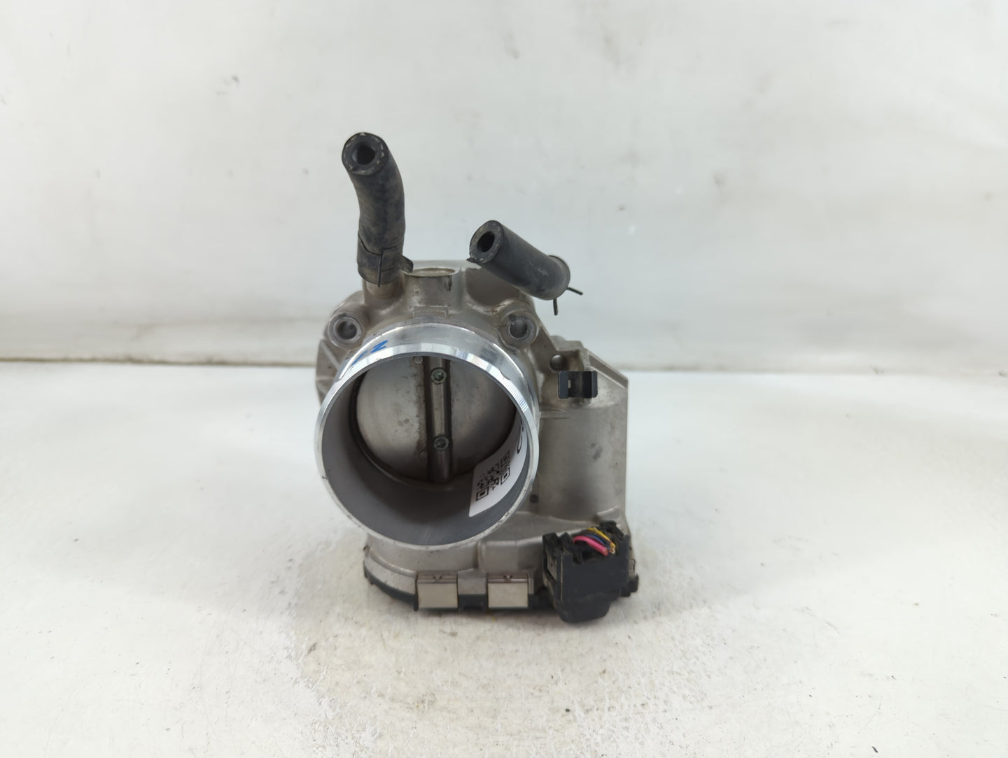2012-2015 Kia Sorento Throttle Body P/N:35100-2G700 Fits Fits 2011 2012 2013 2014 2015 2016 OEM Used Auto Parts - Oemusedaut