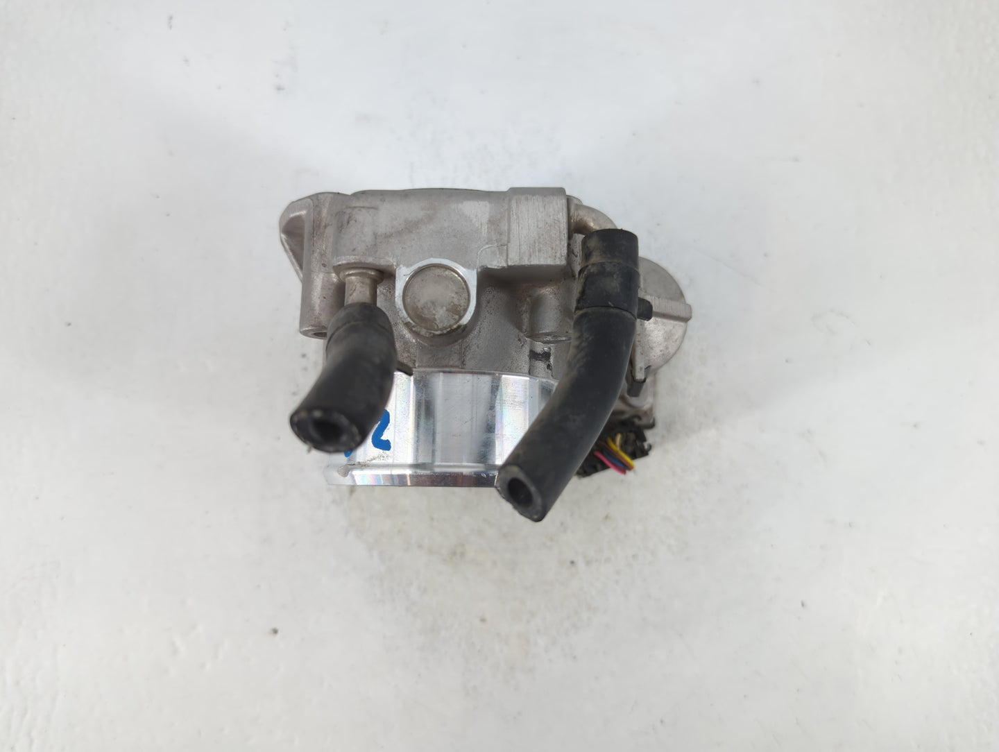 2012-2015 Kia Sorento Throttle Body P/N:35100-2G700 Fits Fits 2011 2012 2013 2014 2015 2016 OEM Used Auto Parts - Oemusedaut