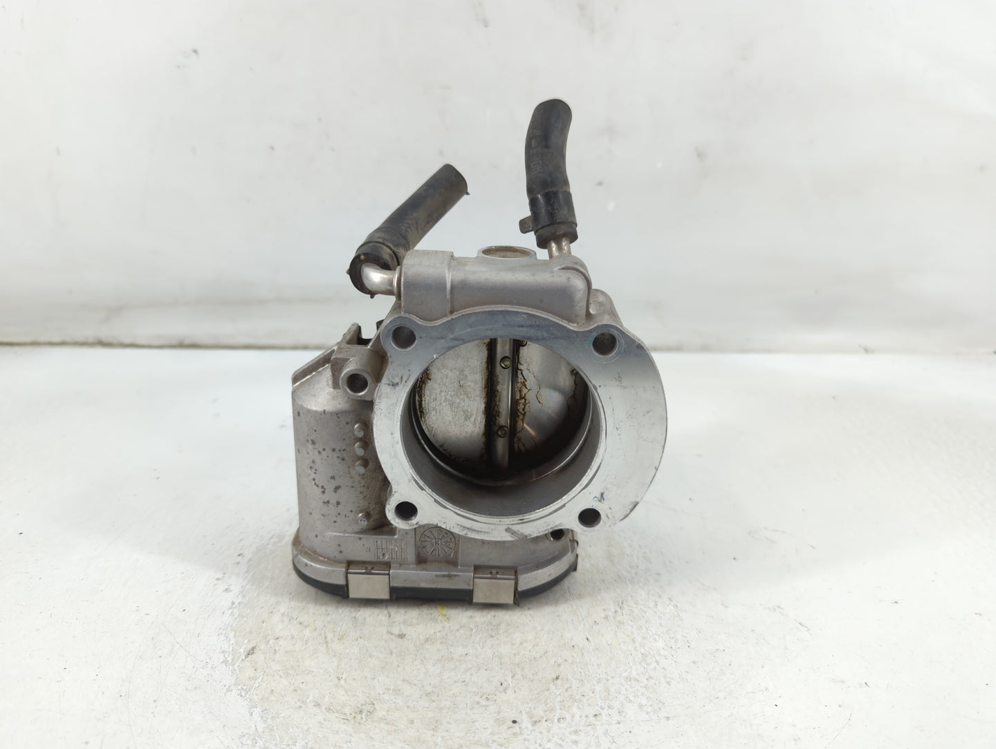 2012-2015 Kia Sorento Throttle Body P/N:35100-2G700 Fits Fits 2011 2012 2013 2014 2015 2016 OEM Used Auto Parts - Oemusedaut