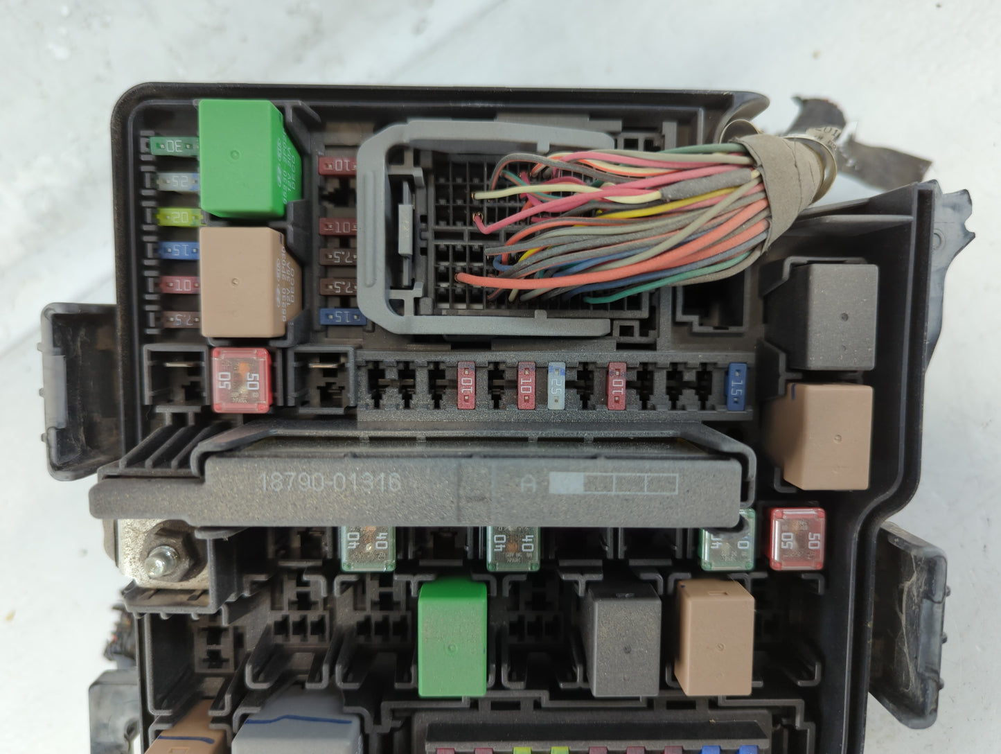 2014-2015 Kia Sorento Fusebox Fuse Box Panel Relay Module P/N:91941-2P520 Fits Fits 2014 2015 OEM Used Auto Parts - Oemuseda