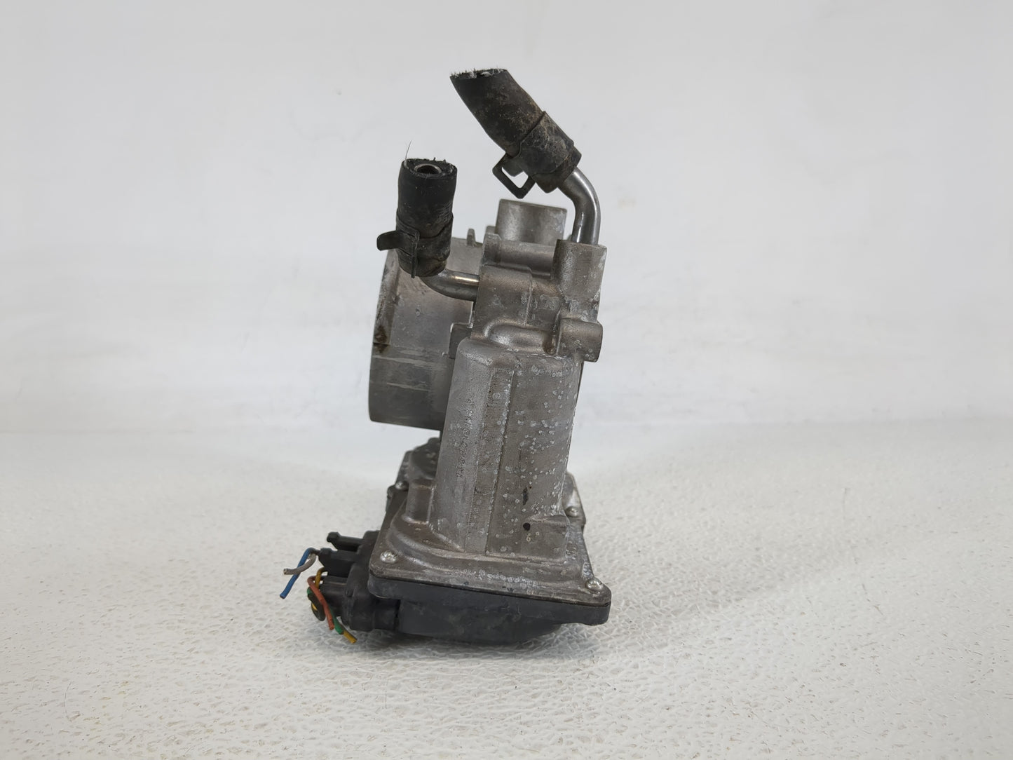 2014-2019 Kia Soul Throttle Body P/N:35100-2E000 Fits Fits 2011 2012 2013 2014 2015 2016 2017 2018 2019 2020 2021 OEM Used A