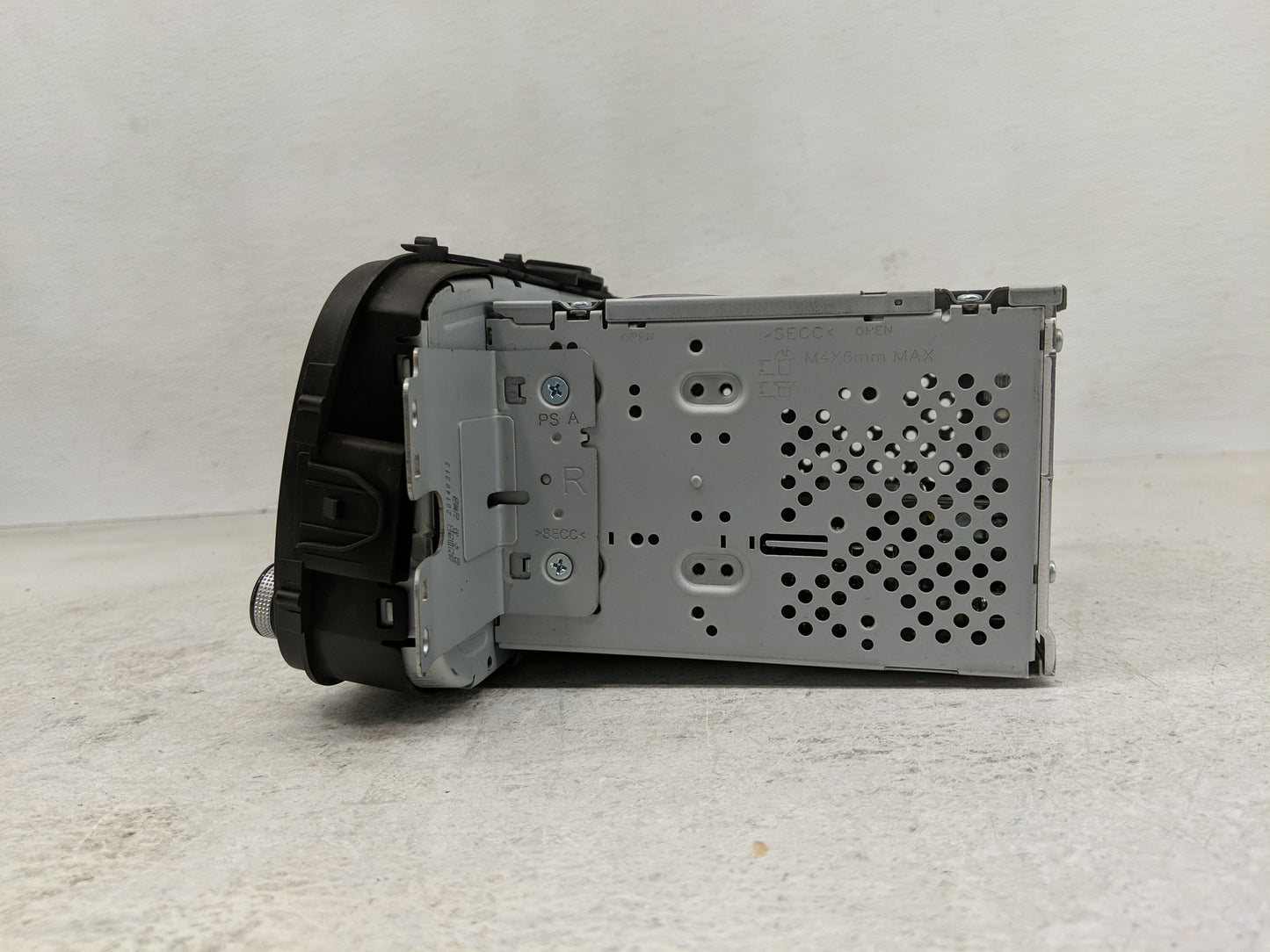 2014-2016 Kia Soul Radio AM FM Cd Player Receiver Replacement P/N:96170-B2090CA Fits Fits 2014 2015 2016 OEM Used Auto Parts