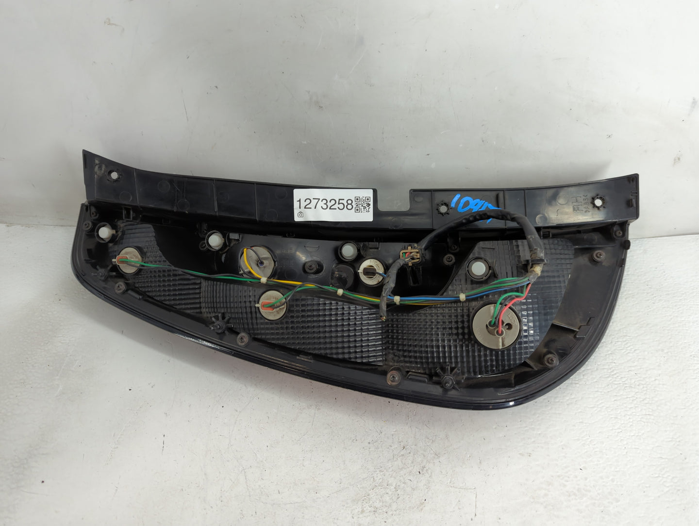 2014-2019 Kia Soul Tail Light Assembly Passenger Right OEM Fits Fits 2014 2015 2016 2017 2018 2019 OEM Used Auto Parts - Oem