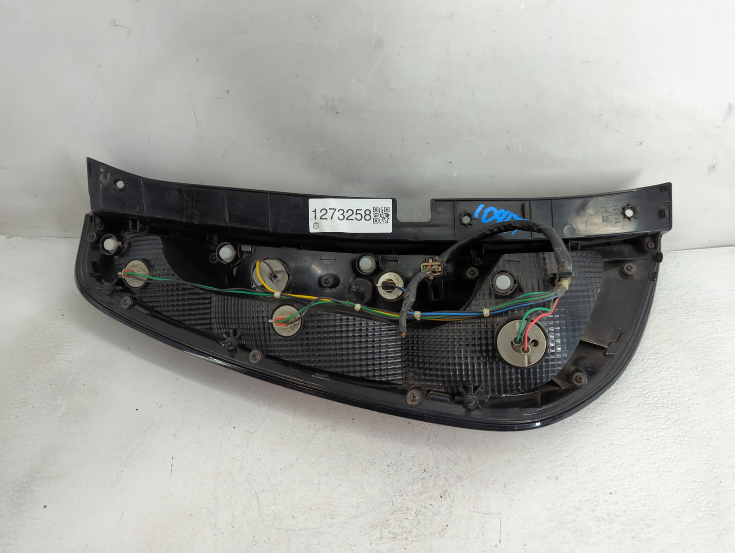 2014-2019 Kia Soul Tail Light Assembly Passenger Right OEM Fits Fits 2014 2015 2016 2017 2018 2019 OEM Used Auto Parts - Oem