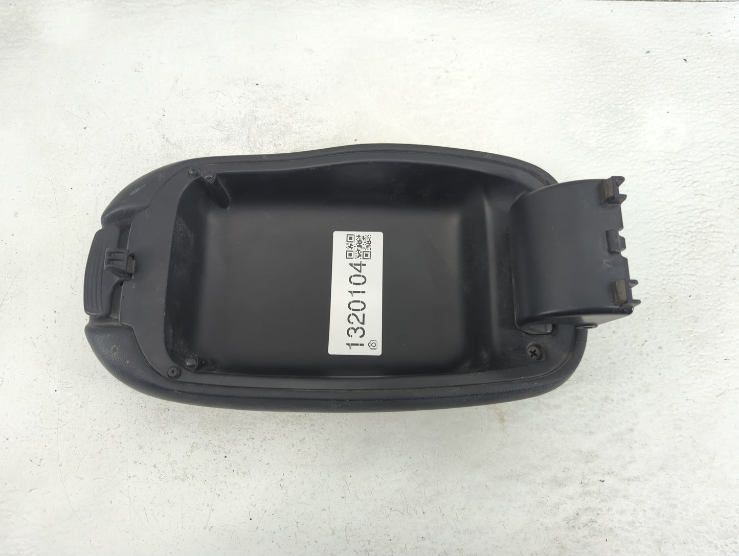 2014 Kia Soul Center Console Armrest Cover Lid P/N:84661-B2101 Fits OEM Used Auto Parts - Oemusedautoparts1.com