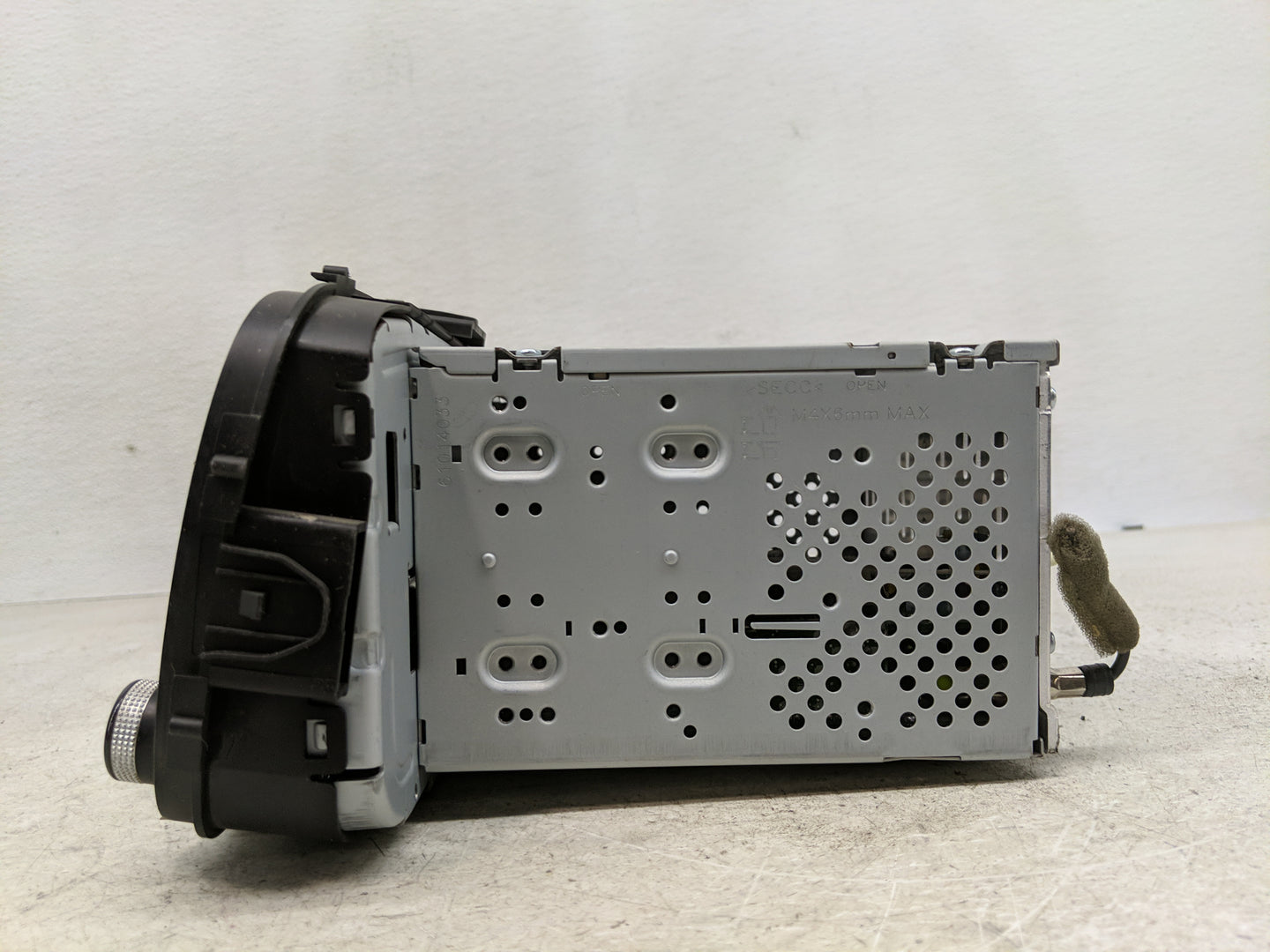 2014-2016 Kia Soul Radio AM FM Cd Player Receiver Replacement P/N:96170-B2090CA Fits Fits 2014 2015 2016 OEM Used Auto Parts