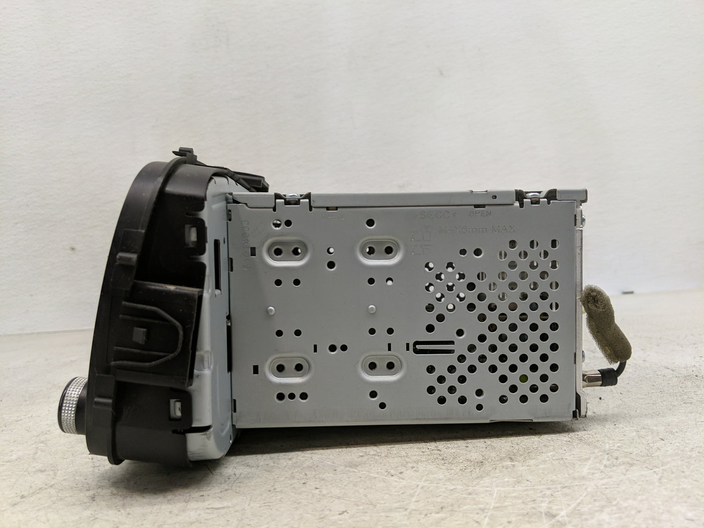 2014-2016 Kia Soul Radio AM FM Cd Player Receiver Replacement P/N:96170-B2090CA Fits Fits 2014 2015 2016 OEM Used Auto Parts