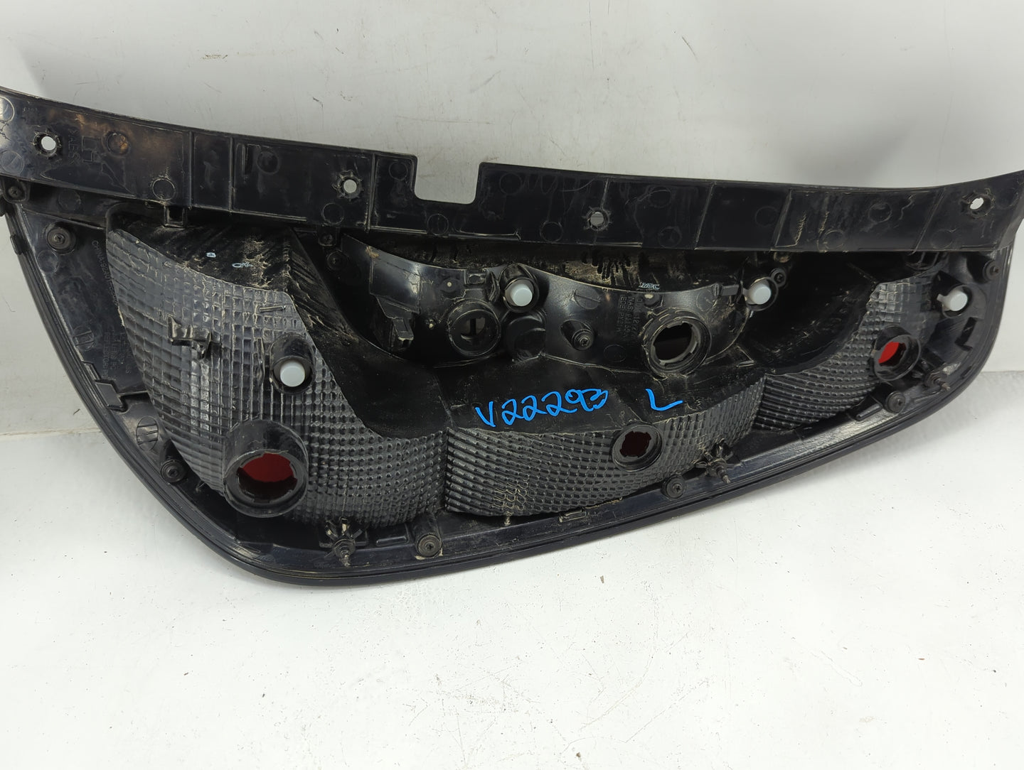 2014-2019 Kia Soul Tail Light Assembly Driver Left OEM Fits Fits 2014 2015 2016 2017 2018 2019 OEM Used Auto Parts - Oemused