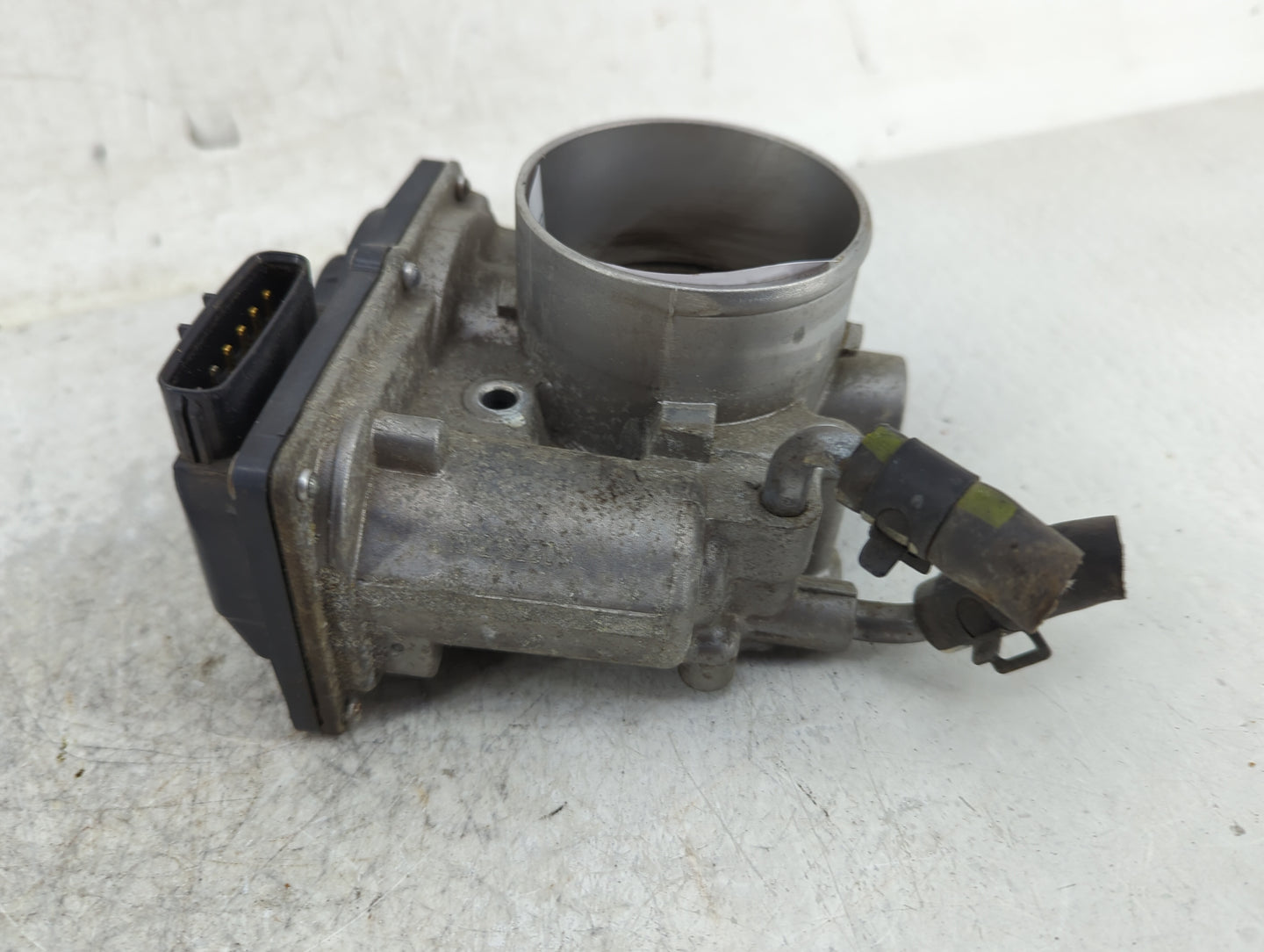2014-2019 Kia Soul Throttle Body P/N:35100-2E000 Fits Fits 2011 2012 2013 2014 2015 2016 2017 2018 2019 2020 2021 OEM Used A